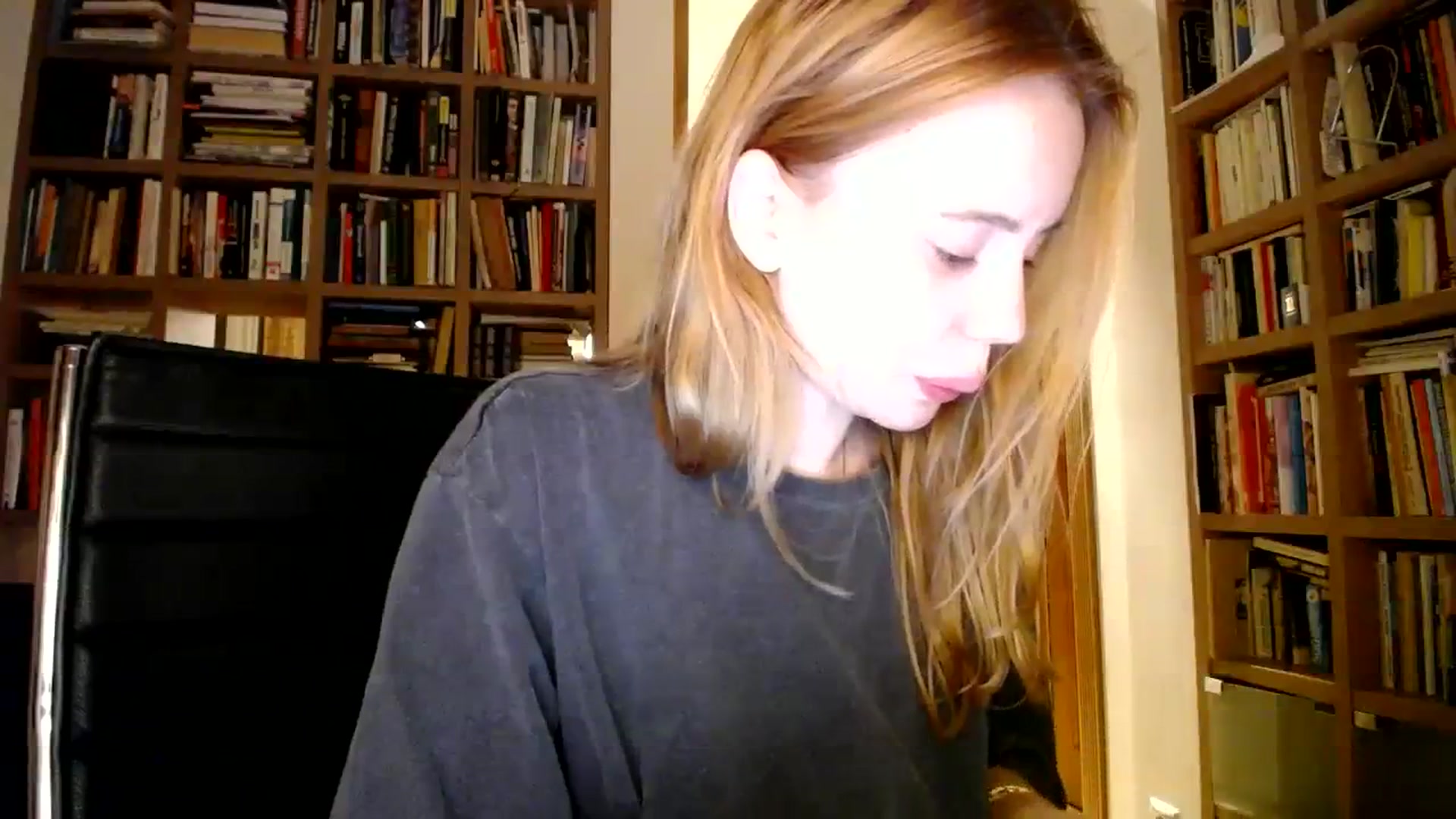 Gallery image thumbnail from Alena29's myfreecams stream on, 08/09/2023, 24:57 image 17 of 20