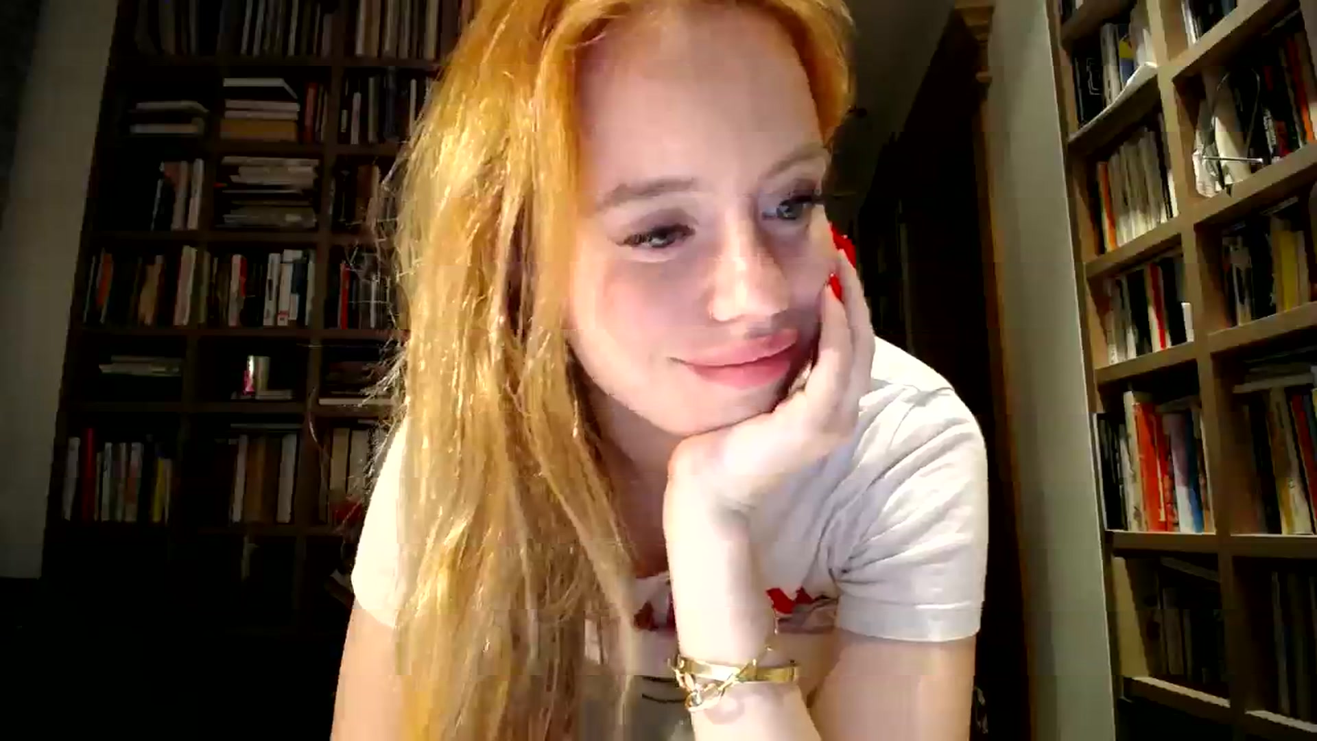 Gallery image thumbnail from Alena29's myfreecams stream on, 08/21/2023, 22:32 image 10 of 20