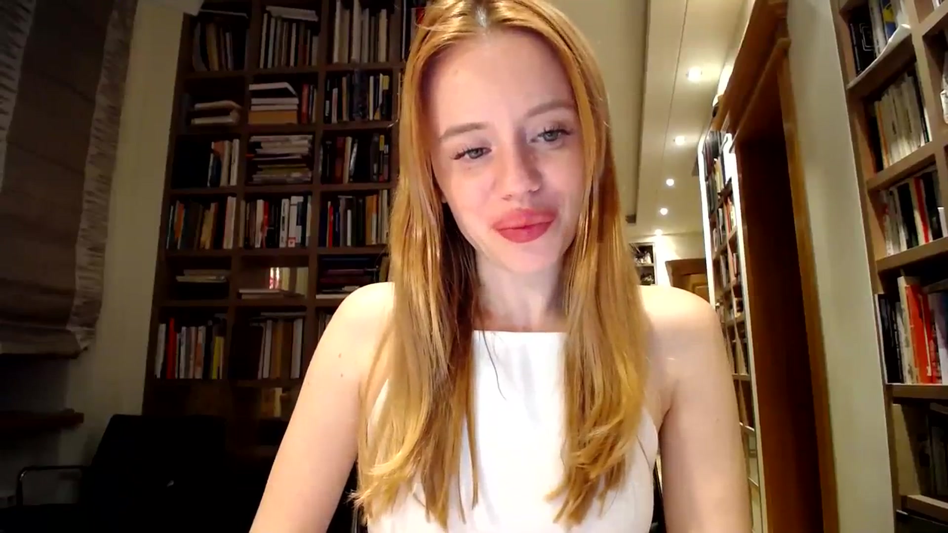Gallery image thumbnail from Alena29's myfreecams stream on, 09/04/2023, 20:32 image 8 of 20