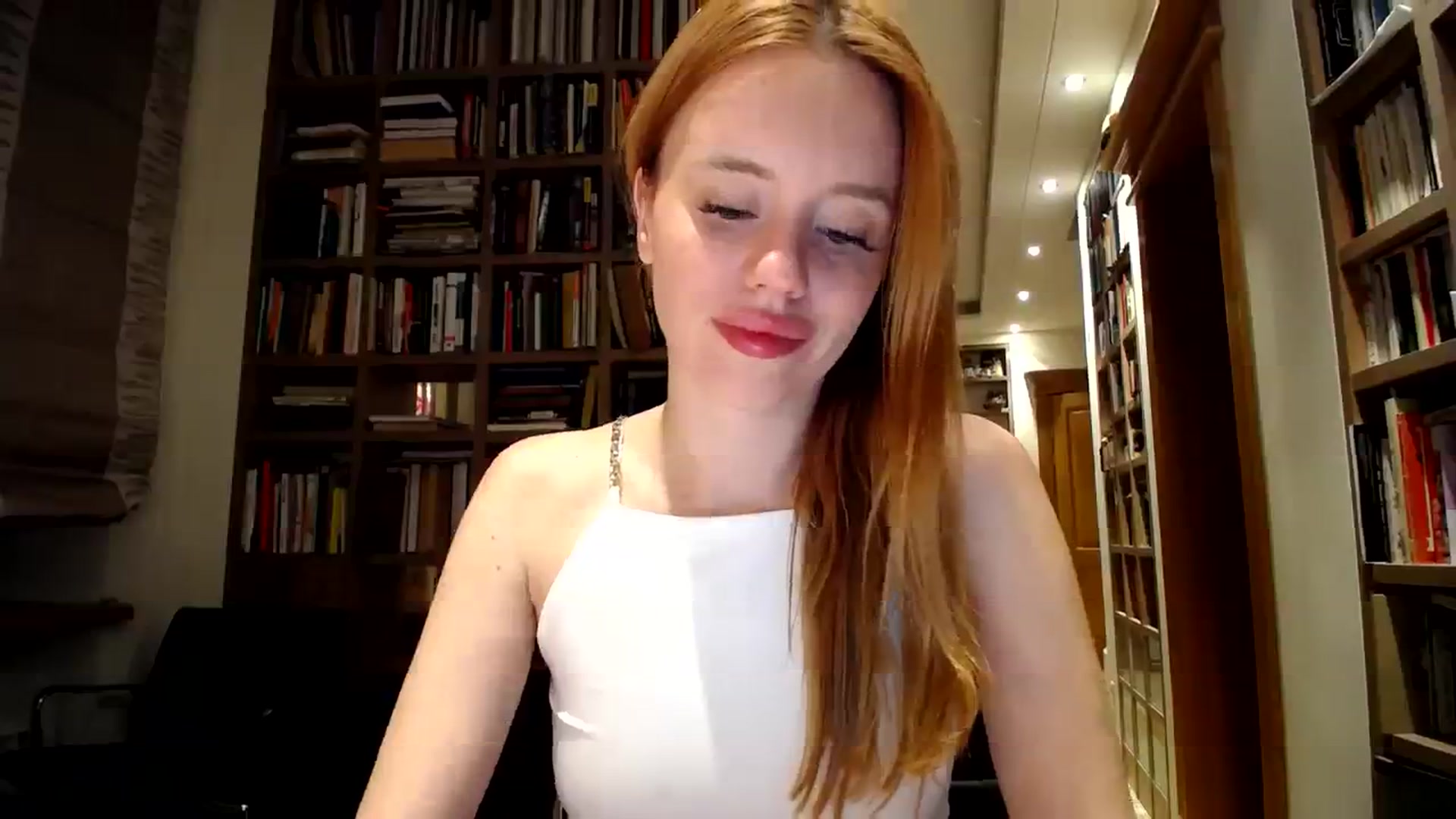 Gallery image thumbnail from Alena29's myfreecams stream on, 09/04/2023, 20:32 image 2 of 20