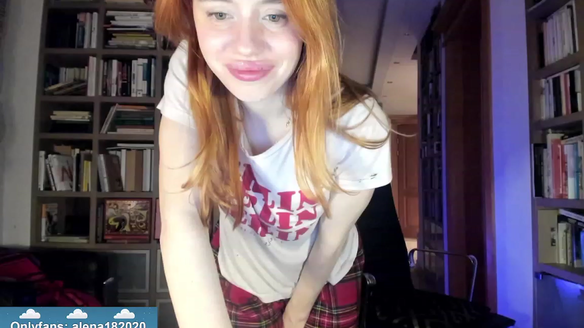 Gallery image thumbnail from Alena29's myfreecams stream on, 12/04/2023, 21:47 image 7 of 20