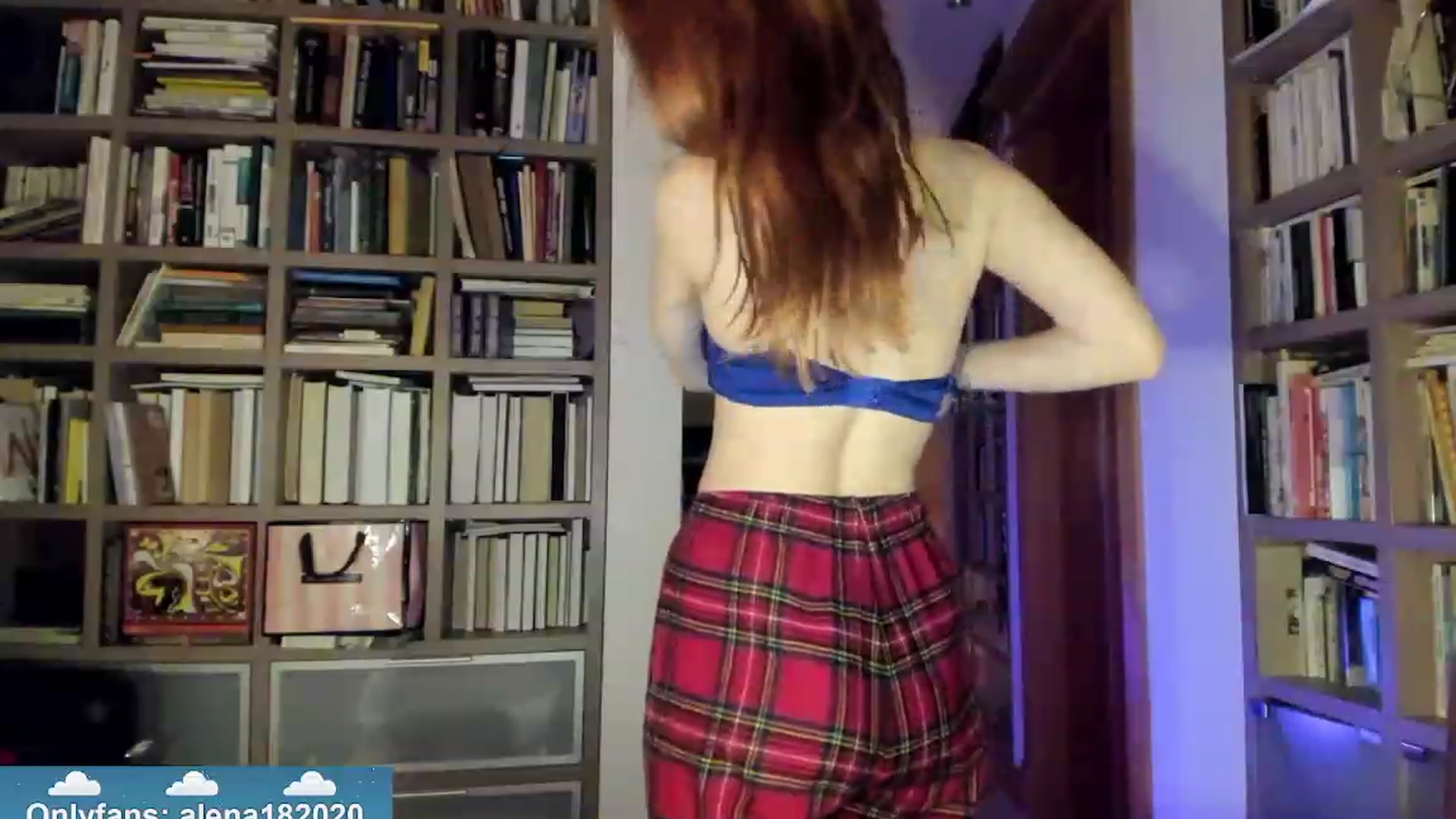 Gallery image thumbnail from Alena29's myfreecams stream on, 12/04/2023, 23:11 image 17 of 20