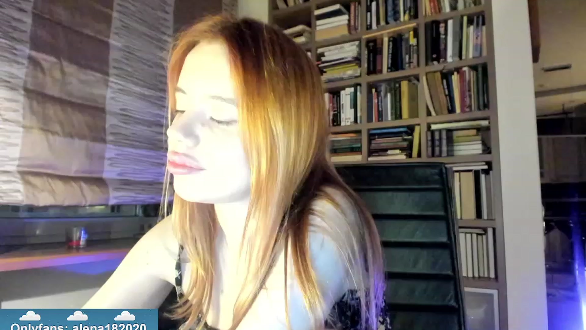 Gallery image thumbnail from Alena29's myfreecams stream on, 12/05/2023, 18:19 image 6 of 20