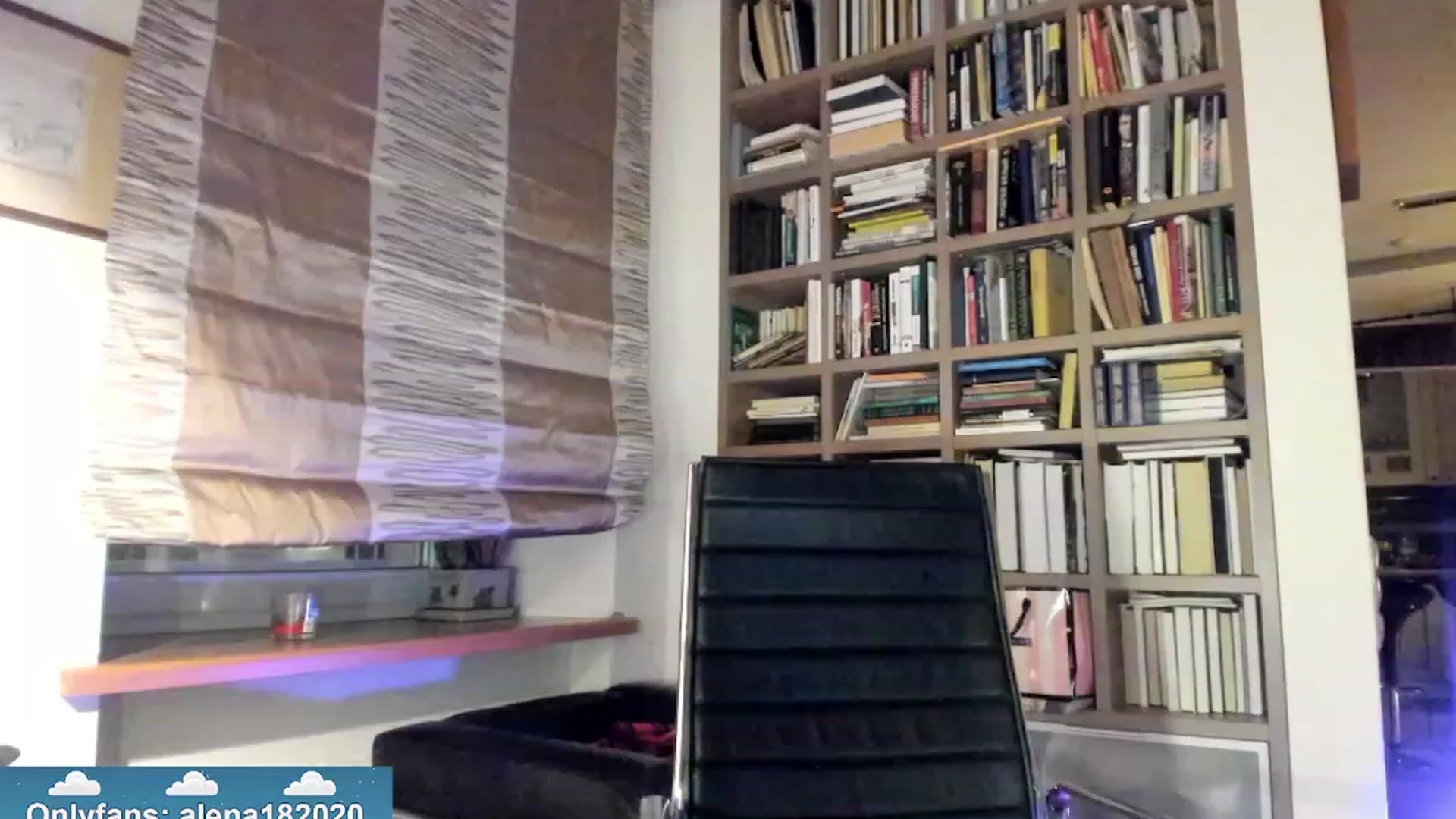Gallery image thumbnail from Alena29's myfreecams stream on, 12/05/2023, 18:19 image 17 of 20