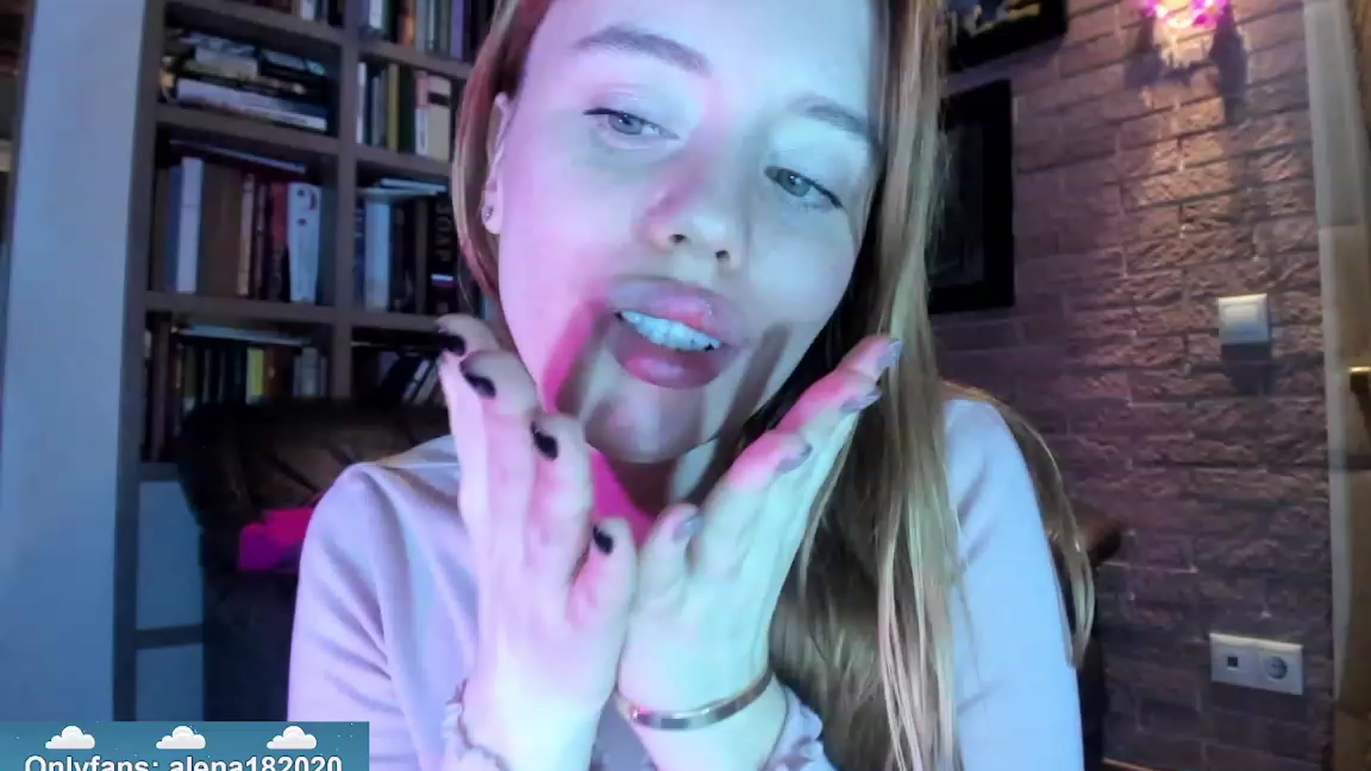 Gallery image thumbnail from Alena29's myfreecams stream on, 12/21/2023, 18:21 image 10 of 20