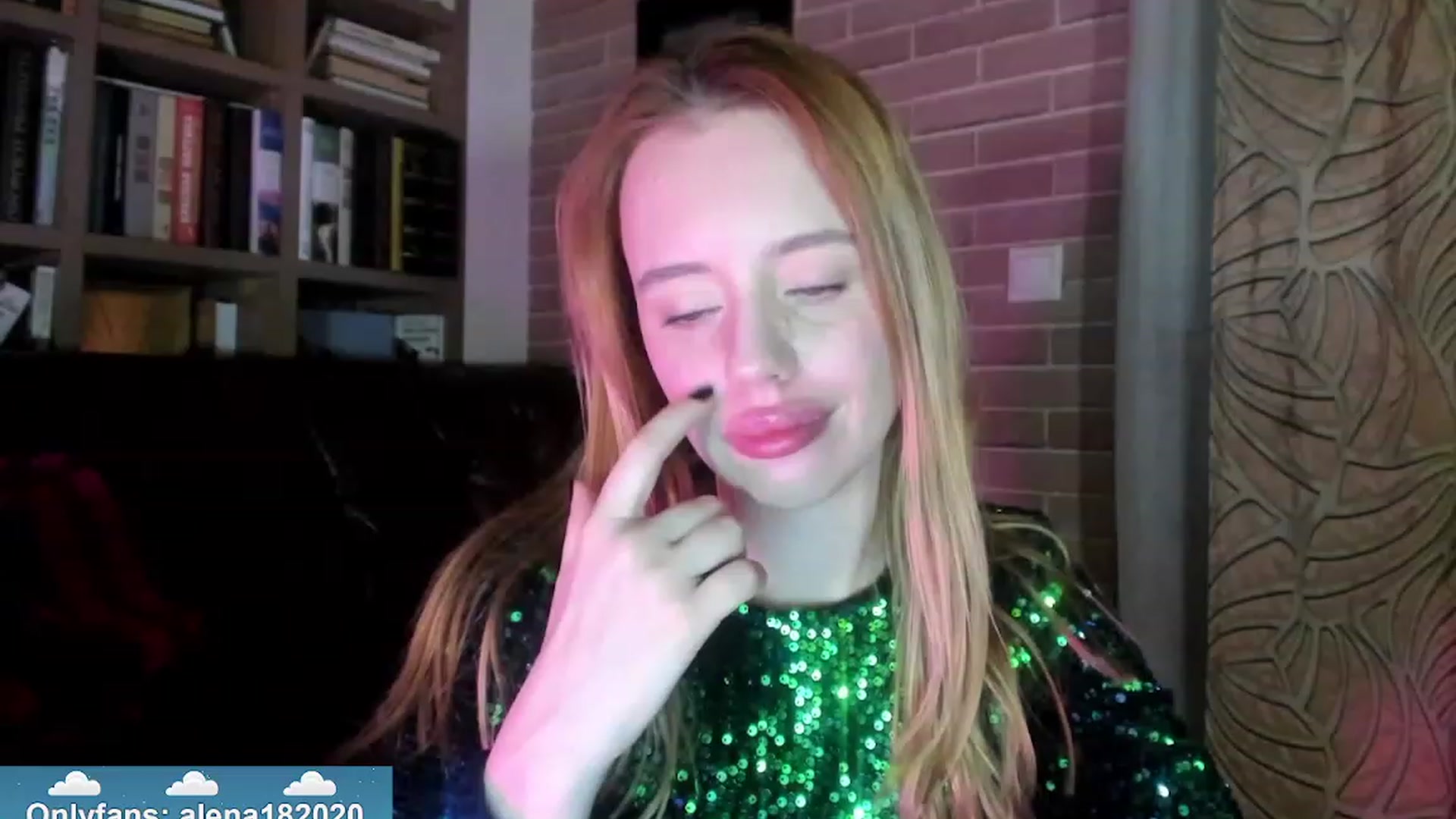 Gallery image thumbnail from Alena29's myfreecams stream on, 12/25/2023, 21:29 image 16 of 20