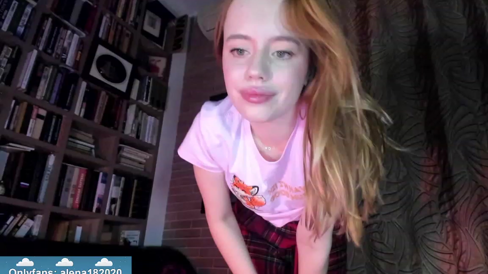 Gallery image thumbnail from Alena29's myfreecams stream on, 01/03/2024, 19:04 image 3 of 20