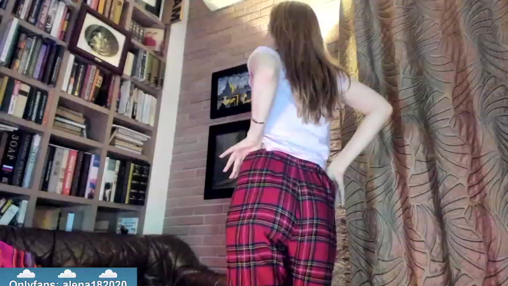 Gallery image thumbnail from Alena29's myfreecams stream on, 01/03/2024, 19:04 image 6 of 20