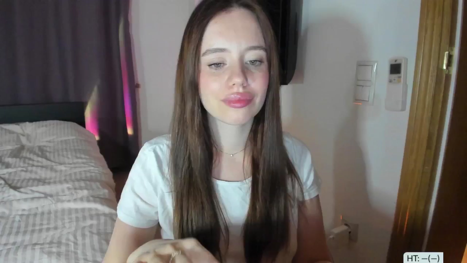 Gallery image thumbnail from Alena29's myfreecams stream on, 12/11/2024, 17:32 image 5 of 20