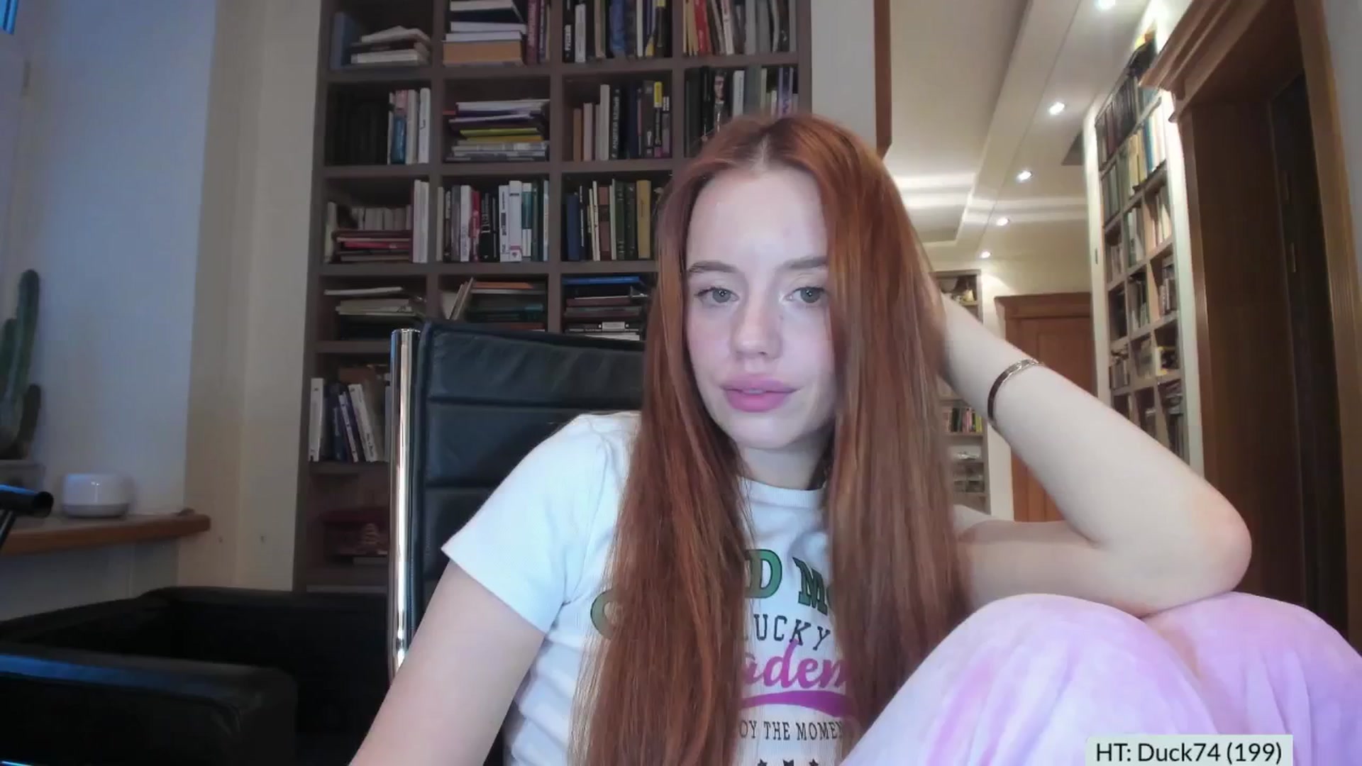 Gallery image thumbnail from Alena29's myfreecams stream on, 12/03/2025, 13:31 image 4 of 20