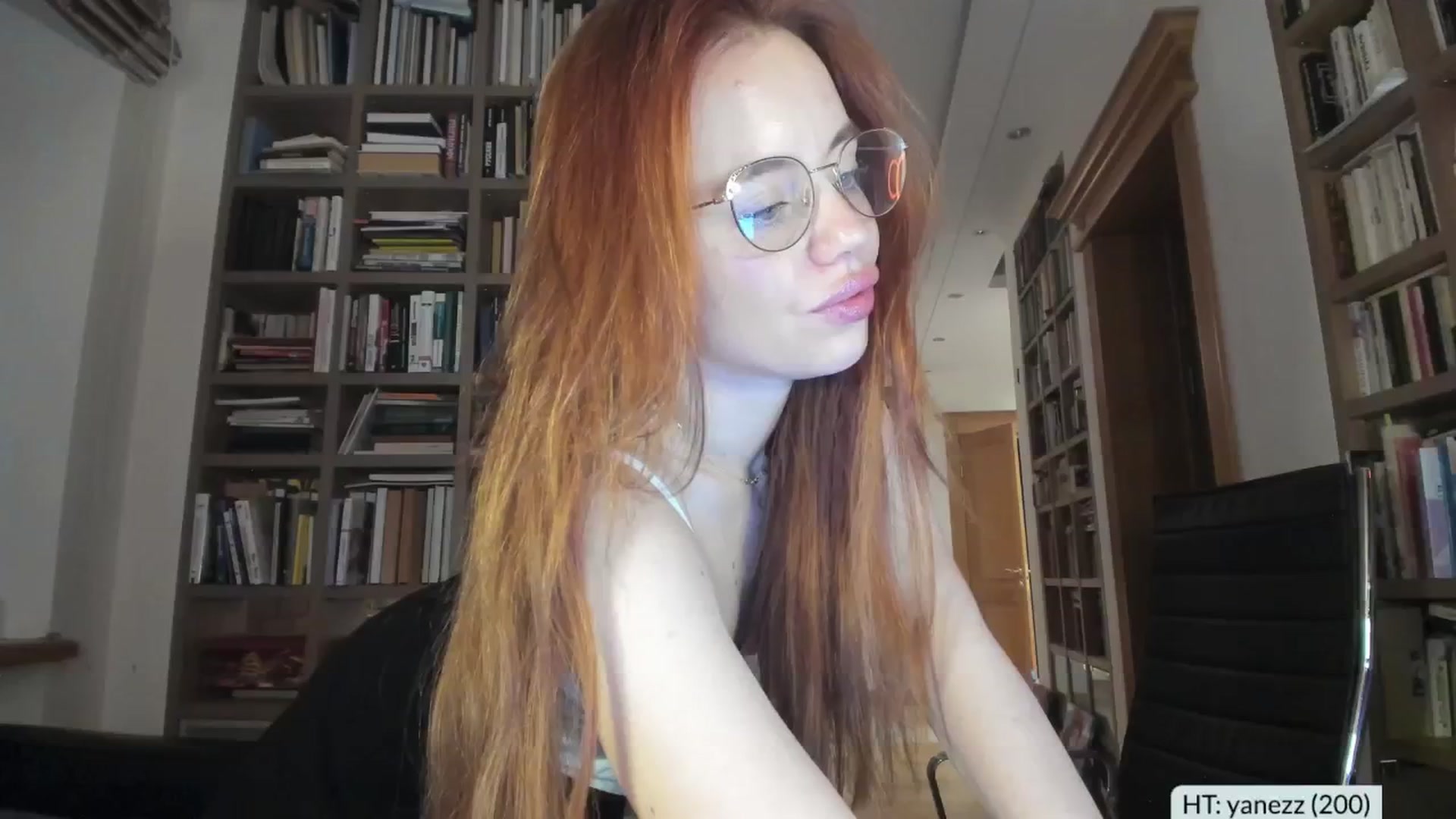 Gallery image thumbnail from Alena29's myfreecams stream on, 12/09/2025, 16:01 image 2 of 20