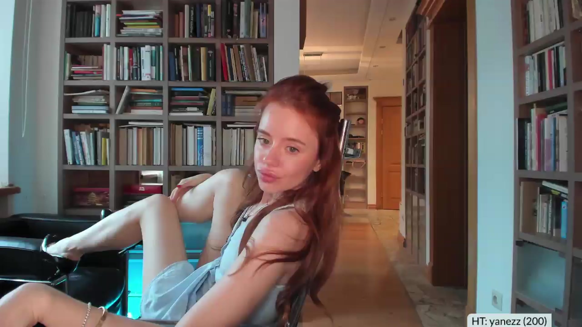 Gallery image thumbnail from Alena29's myfreecams stream on, 07/07/2026, 17:46 image 6 of 20