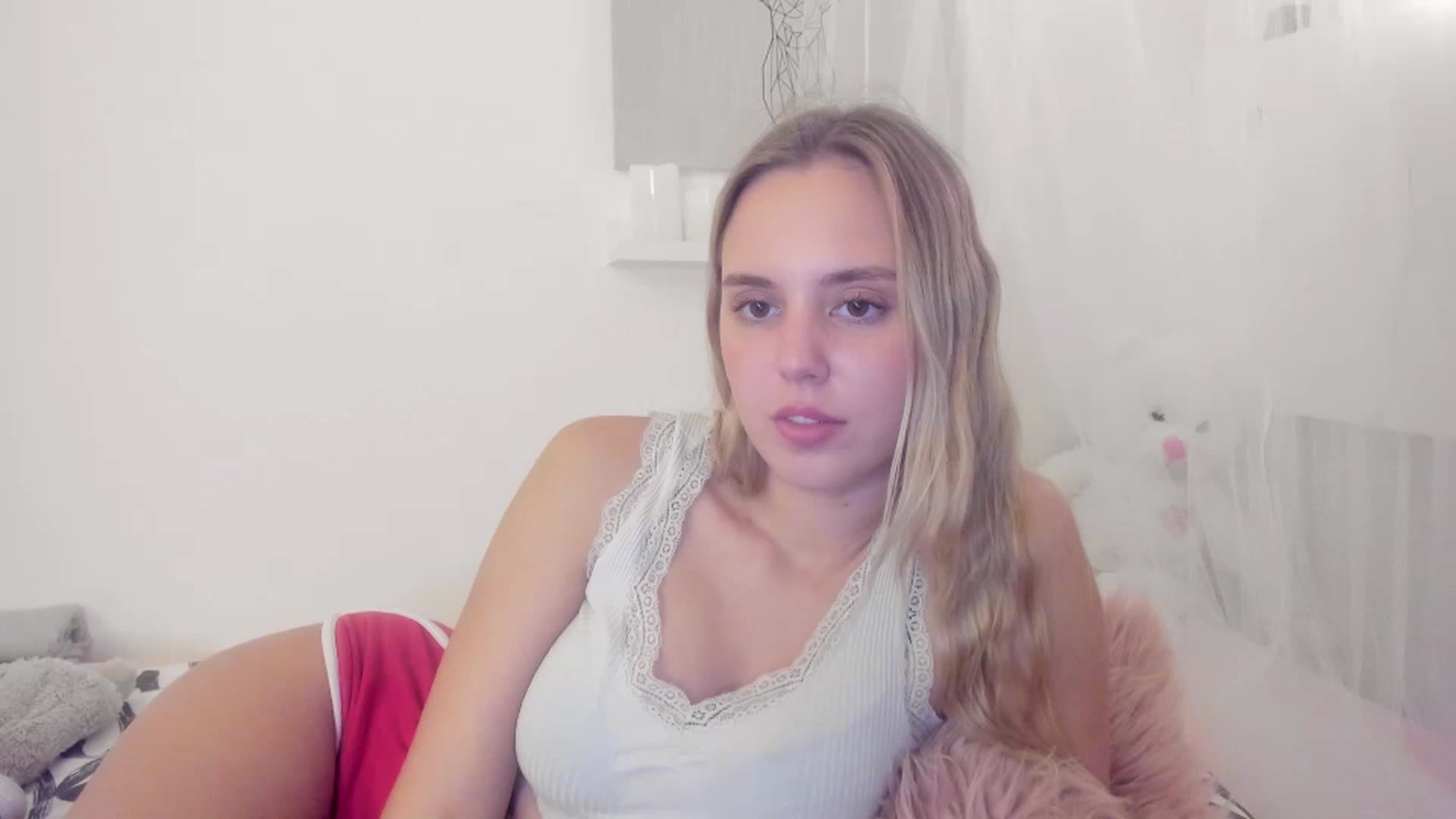 Gallery image thumbnail from Alena_Croft18's myfreecams stream on, 11/17/2022, 15:24 image 6 of 20