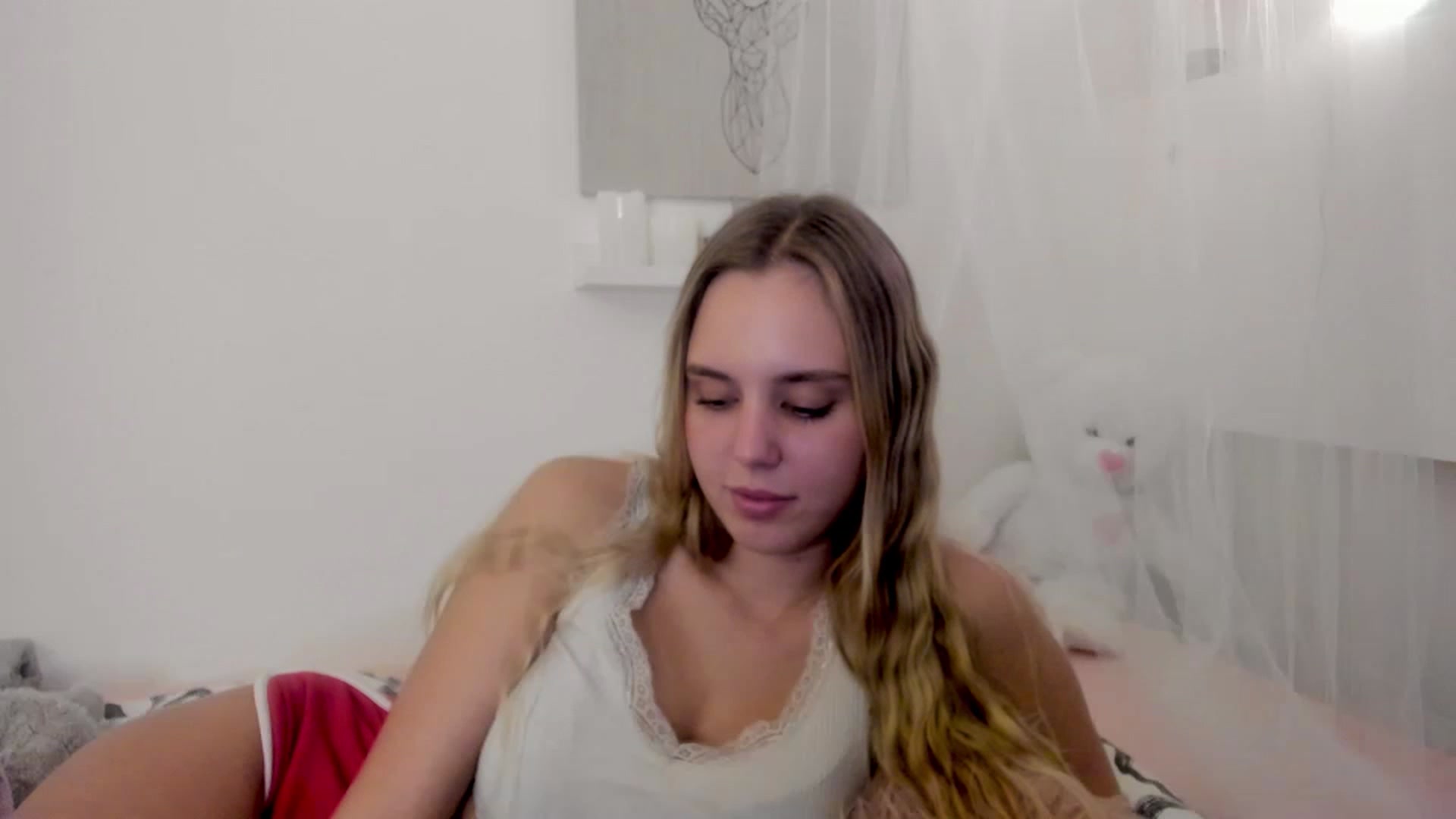 Gallery image thumbnail from Alena_Croft18's myfreecams stream on, 11/17/2022, 17:04 image 9 of 20