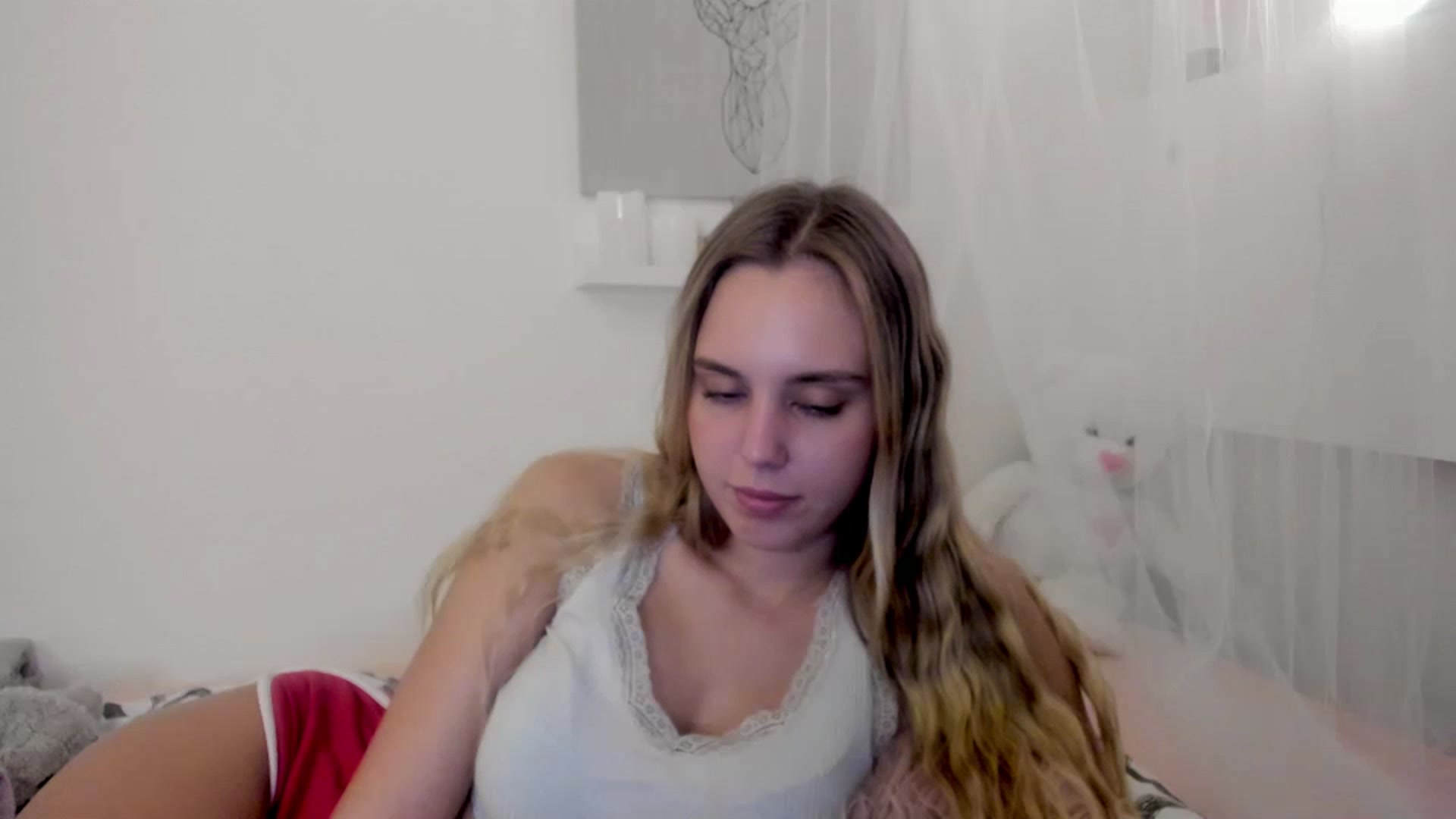 Gallery image thumbnail from Alena_Croft18's myfreecams stream on, 11/17/2022, 17:04 image 7 of 20