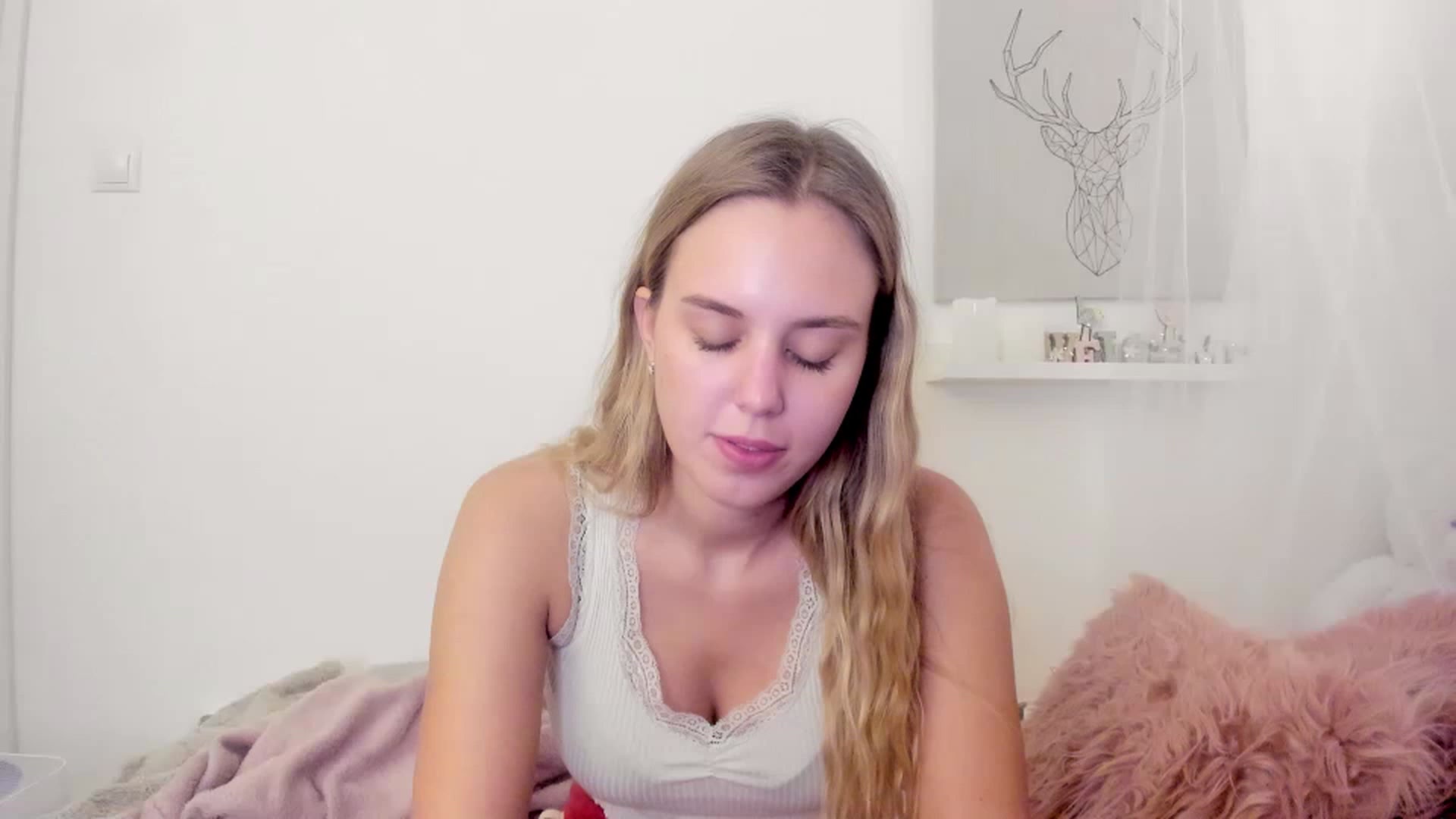 Gallery image thumbnail from Alena_Croft18's myfreecams stream on, 11/17/2022, 18:56 image 7 of 20