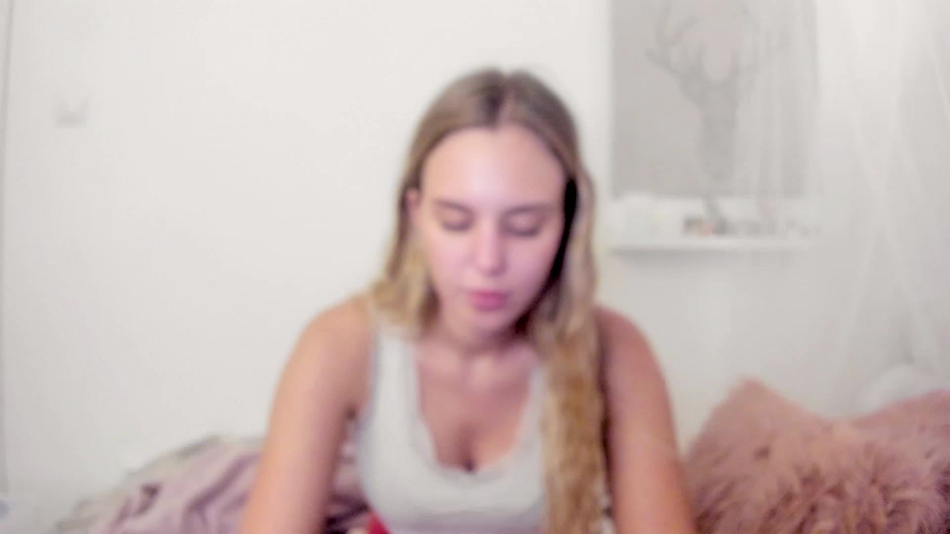 Gallery image thumbnail from Alena_Croft18's myfreecams stream on, 11/17/2022, 18:56 image 3 of 20