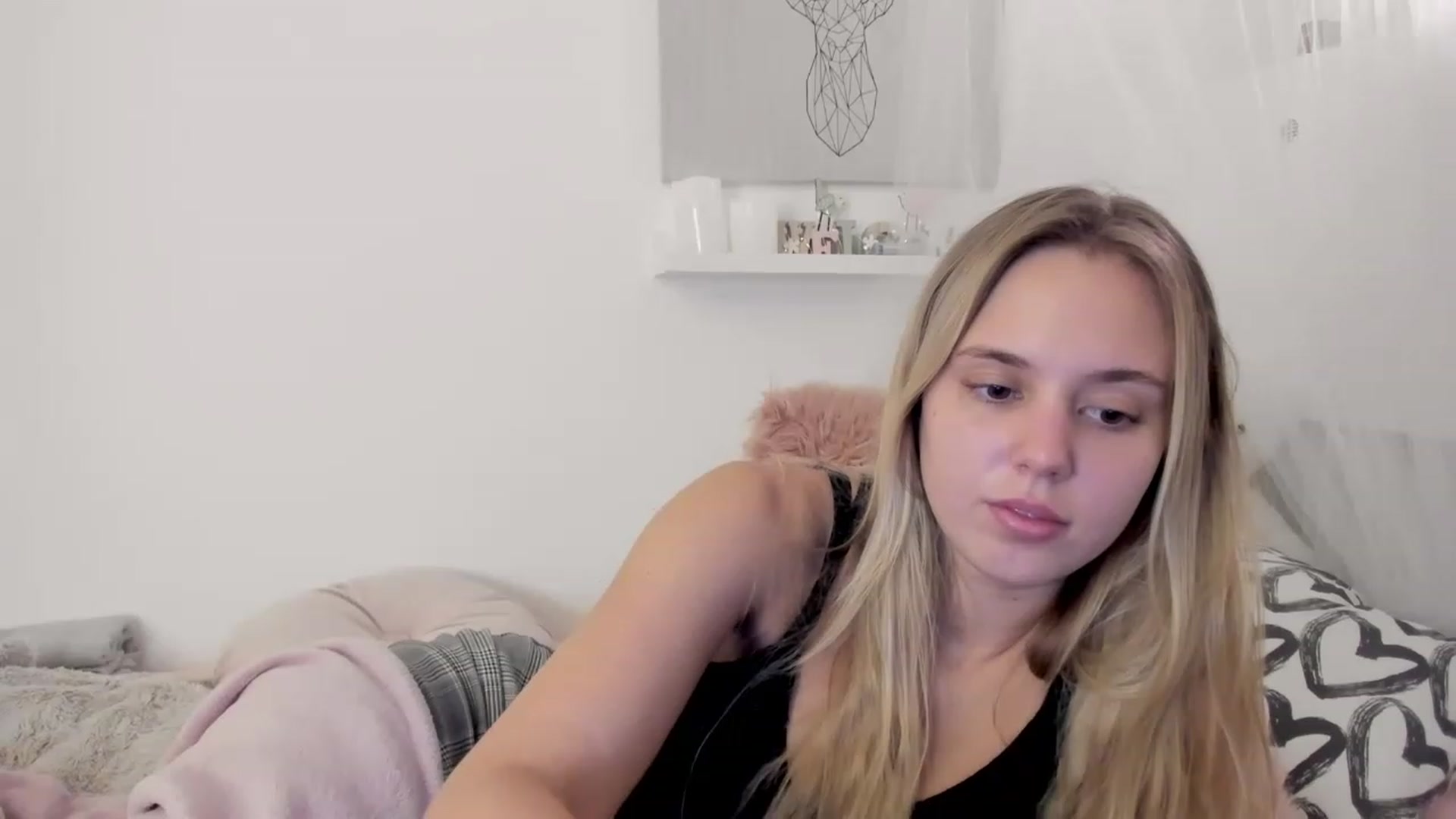 Gallery image thumbnail from Alena_Croft18's myfreecams stream on, 11/18/2022, 11:07 image 15 of 20