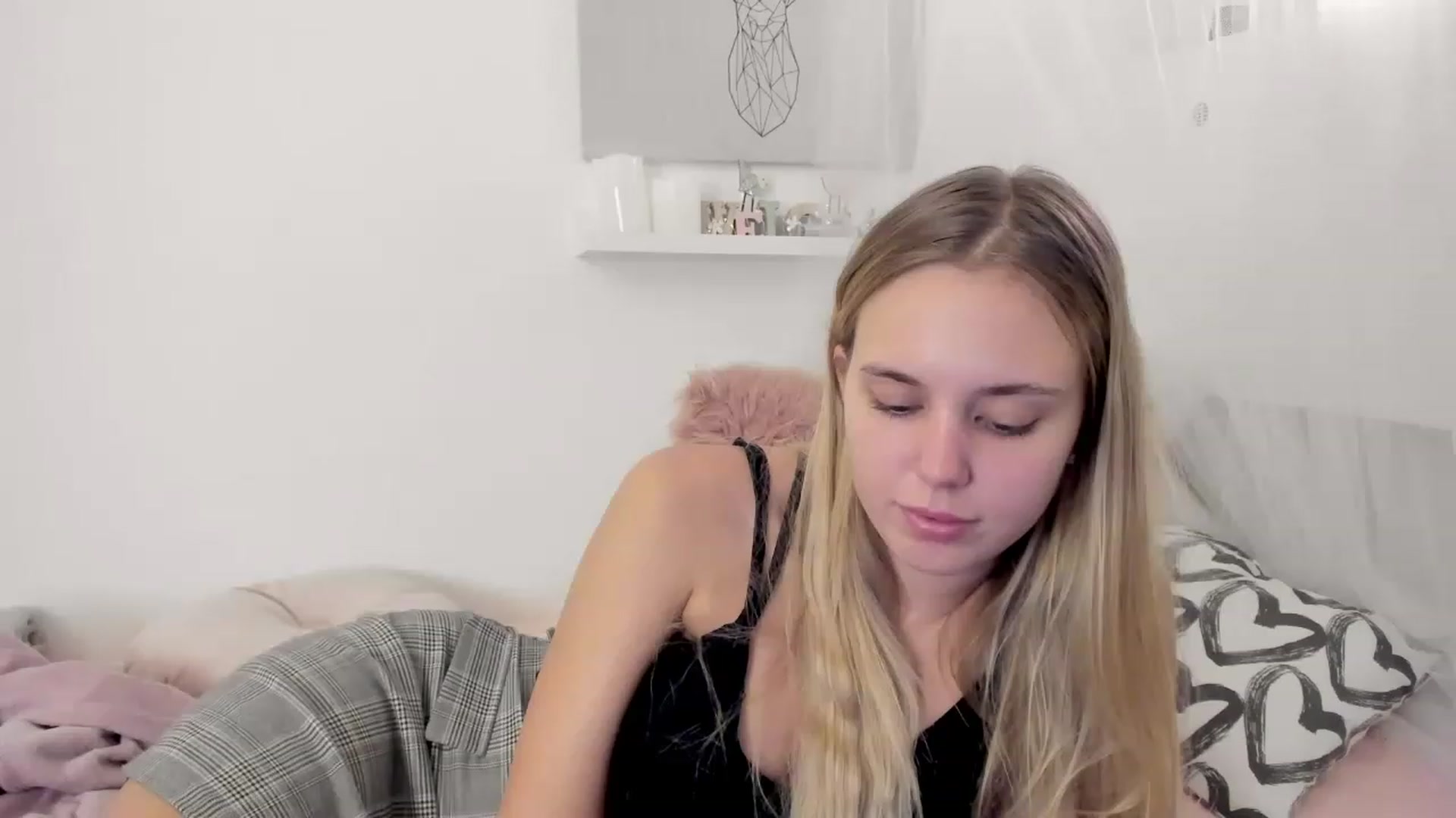 Gallery image thumbnail from Alena_Croft18's myfreecams stream on, 11/18/2022, 11:07 image 17 of 20