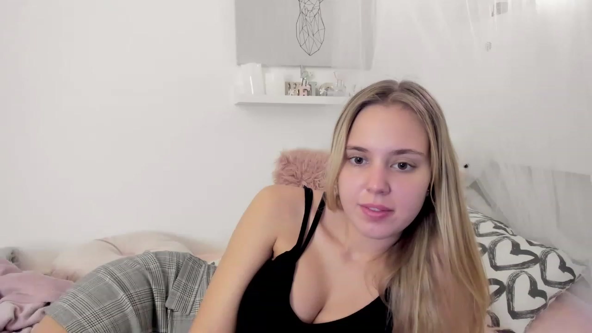 Gallery image thumbnail from Alena_Croft18's myfreecams stream on, 11/18/2022, 11:07 image 19 of 20