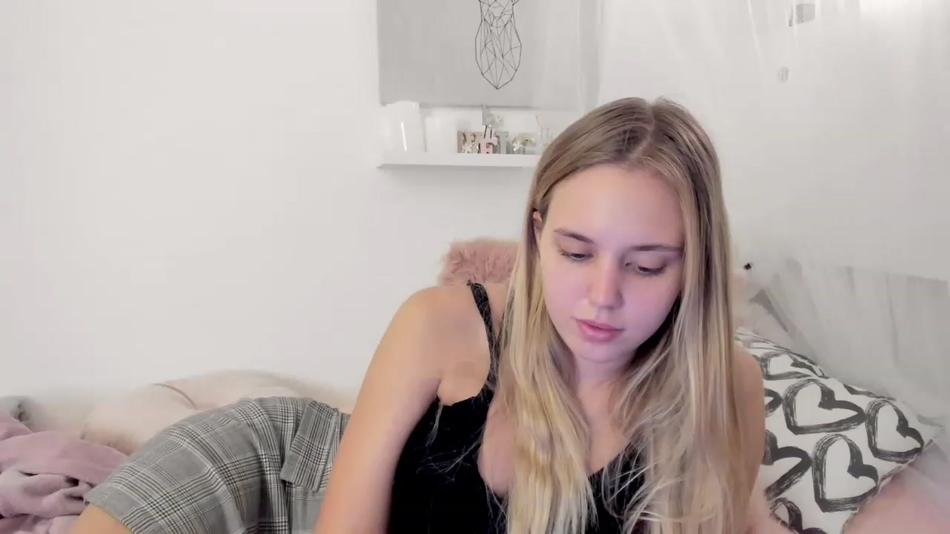 Gallery image thumbnail from Alena_Croft18's myfreecams stream on, 11/18/2022, 11:07 image 16 of 20
