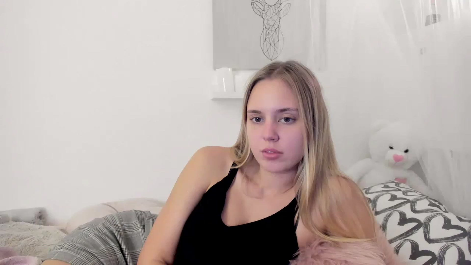 Gallery image thumbnail from Alena_Croft18's myfreecams stream on, 11/18/2022, 12:51 image 1 of 20