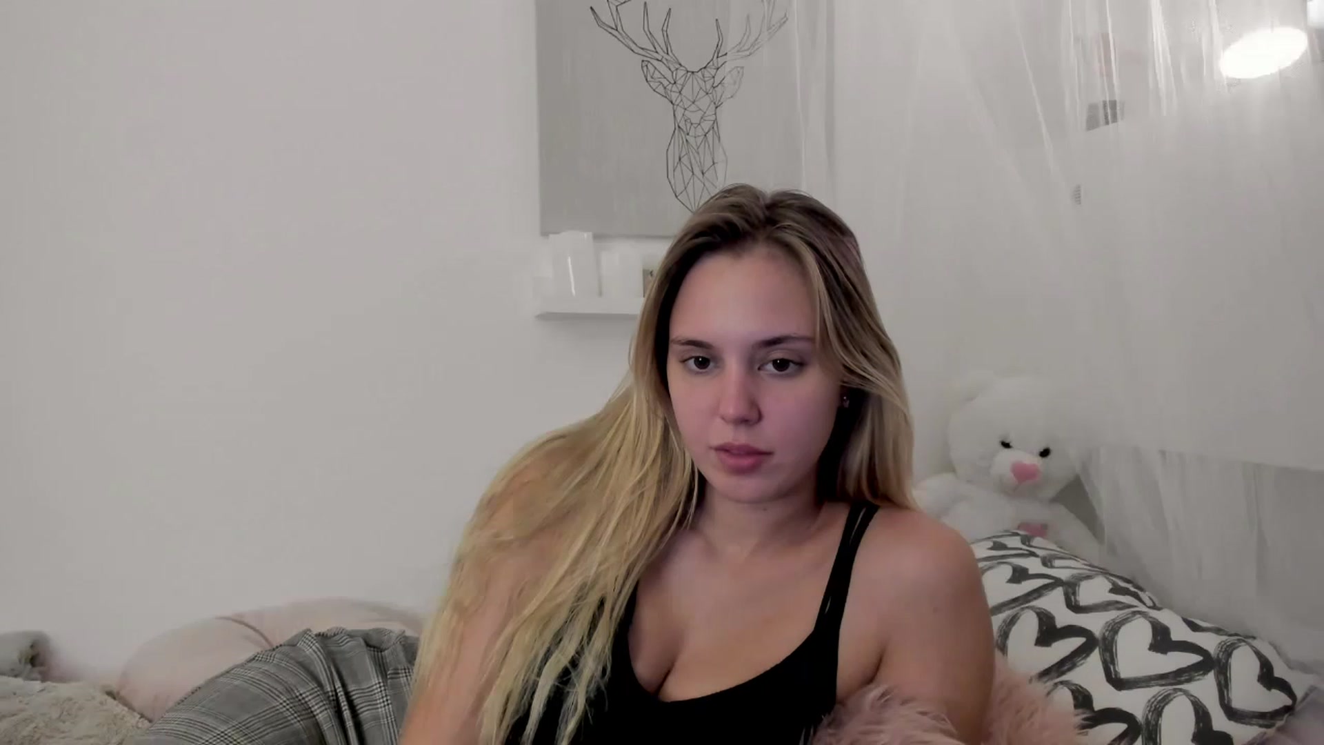 Gallery image thumbnail from Alena_Croft18's myfreecams stream on, 11/18/2022, 12:51 image 12 of 20