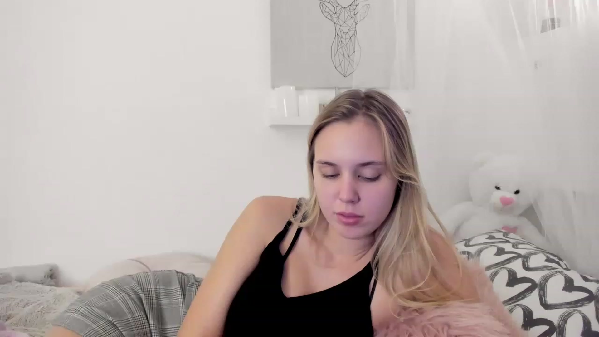 Gallery image thumbnail from Alena_Croft18's myfreecams stream on, 11/18/2022, 12:51 image 5 of 20