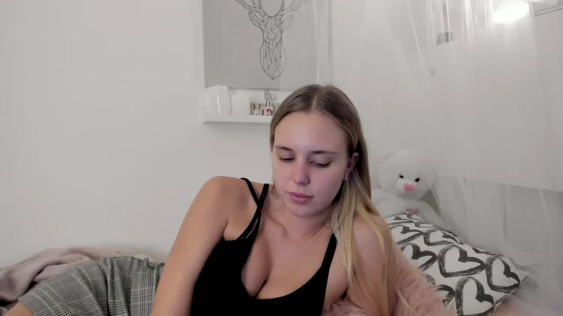 Gallery image thumbnail from Alena_Croft18's myfreecams stream on, 11/18/2022, 13:48 image 2 of 20