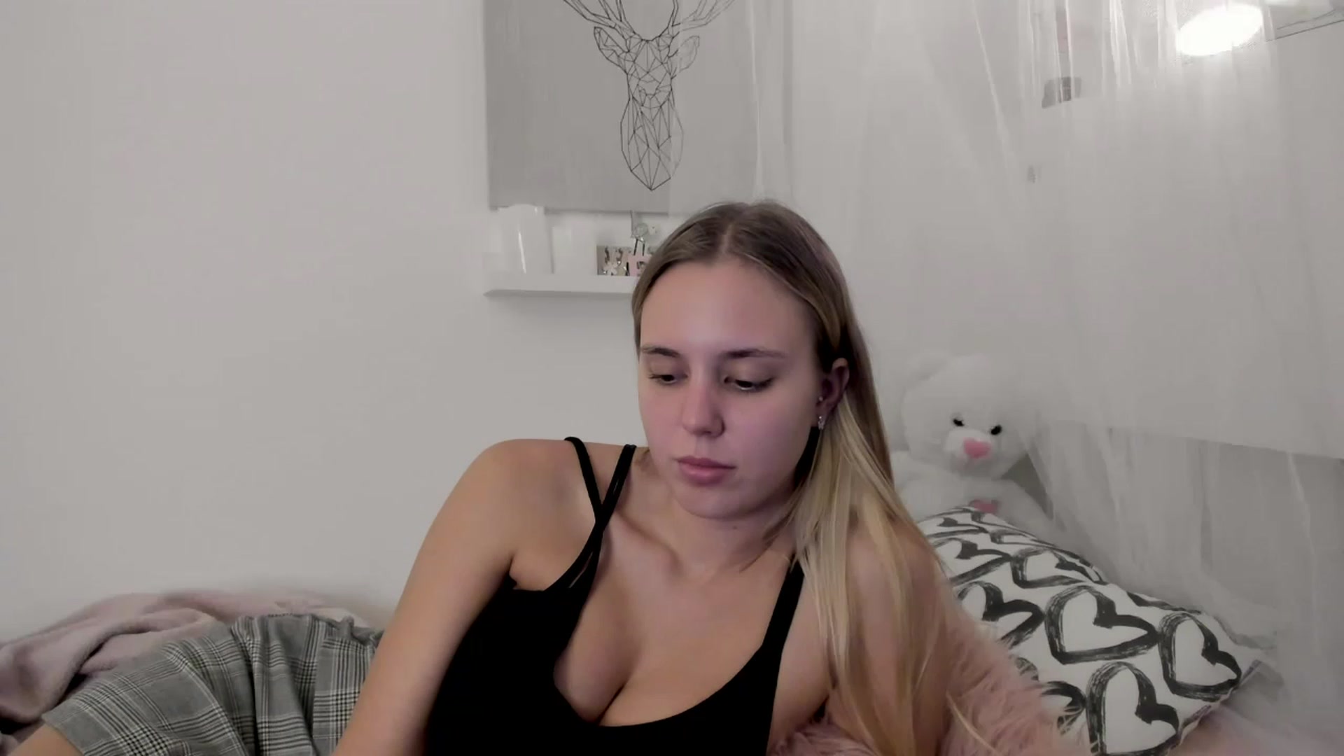 Gallery image thumbnail from Alena_Croft18's myfreecams stream on, 11/18/2022, 13:48 image 3 of 20