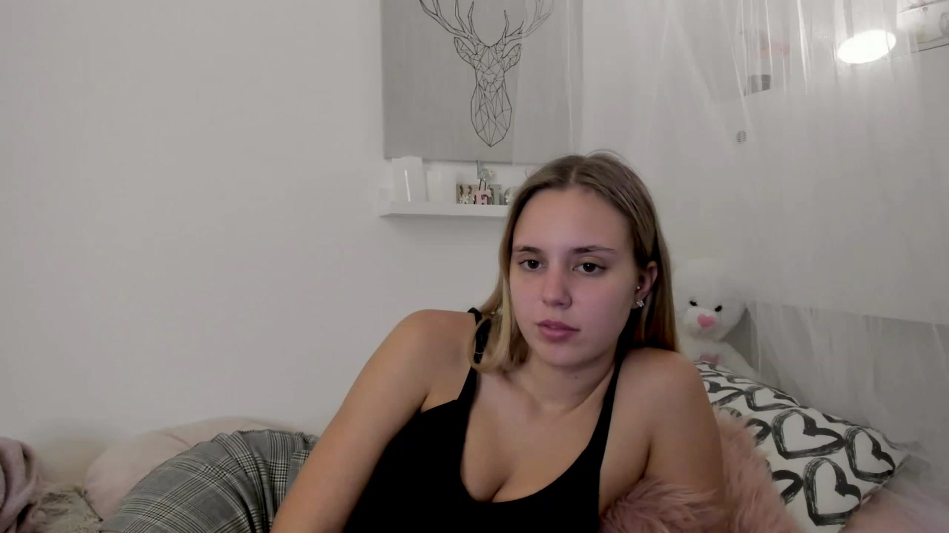 Gallery image thumbnail from Alena_Croft18's myfreecams stream on, 11/18/2022, 17:01 image 7 of 20