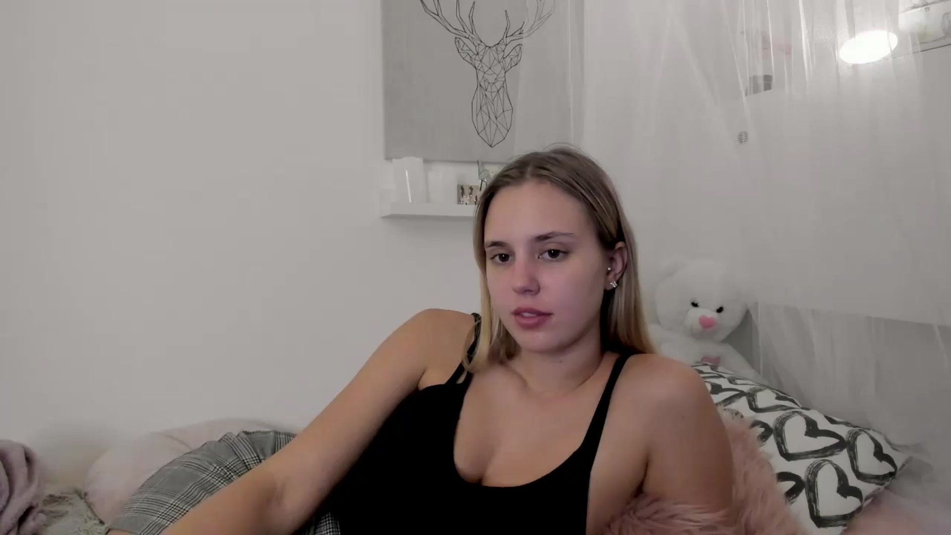 Gallery image thumbnail from Alena_Croft18's myfreecams stream on, 11/18/2022, 17:01 image 11 of 20