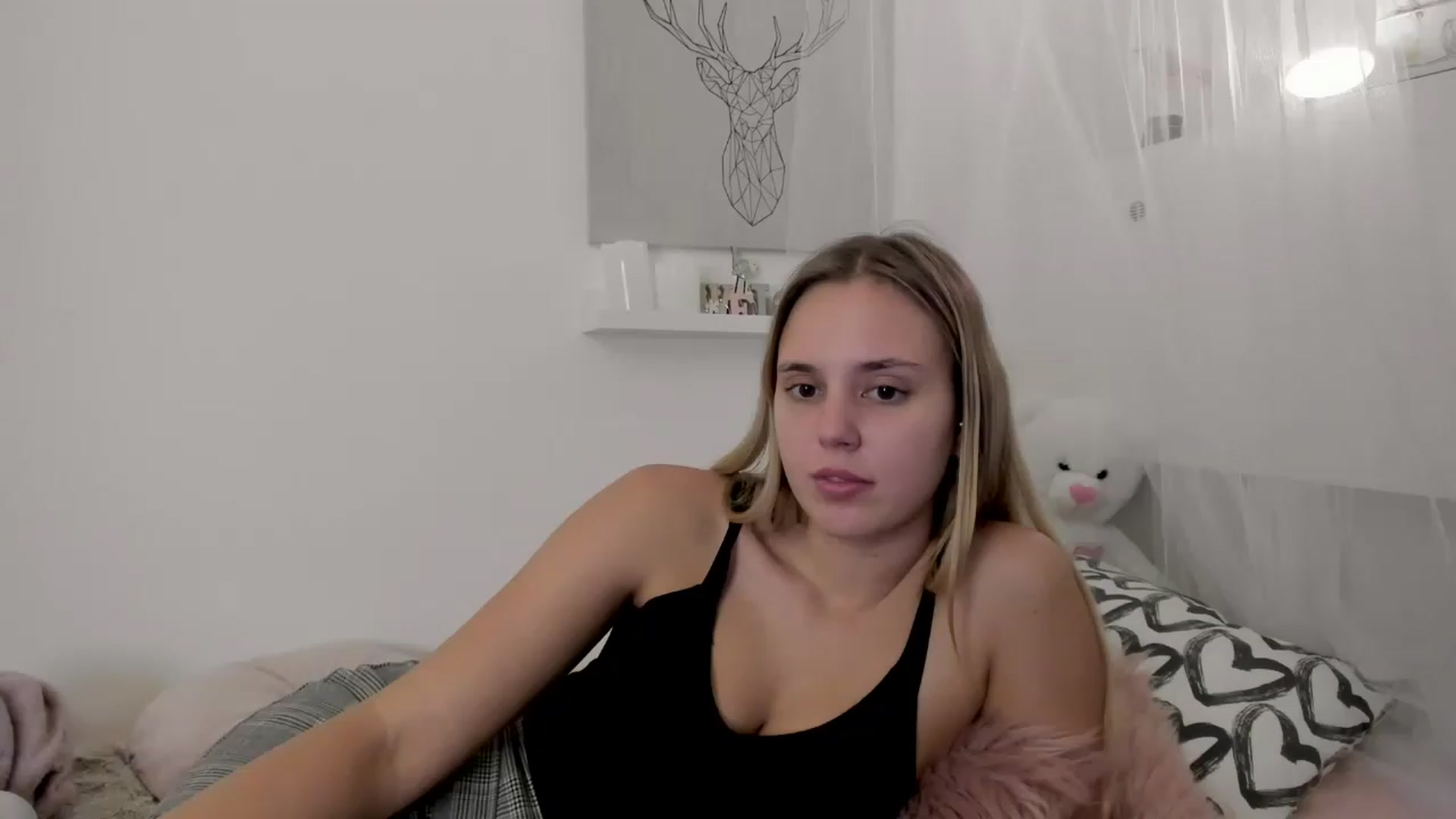 Gallery image thumbnail from Alena_Croft18's myfreecams stream on, 11/18/2022, 17:01 image 1 of 20