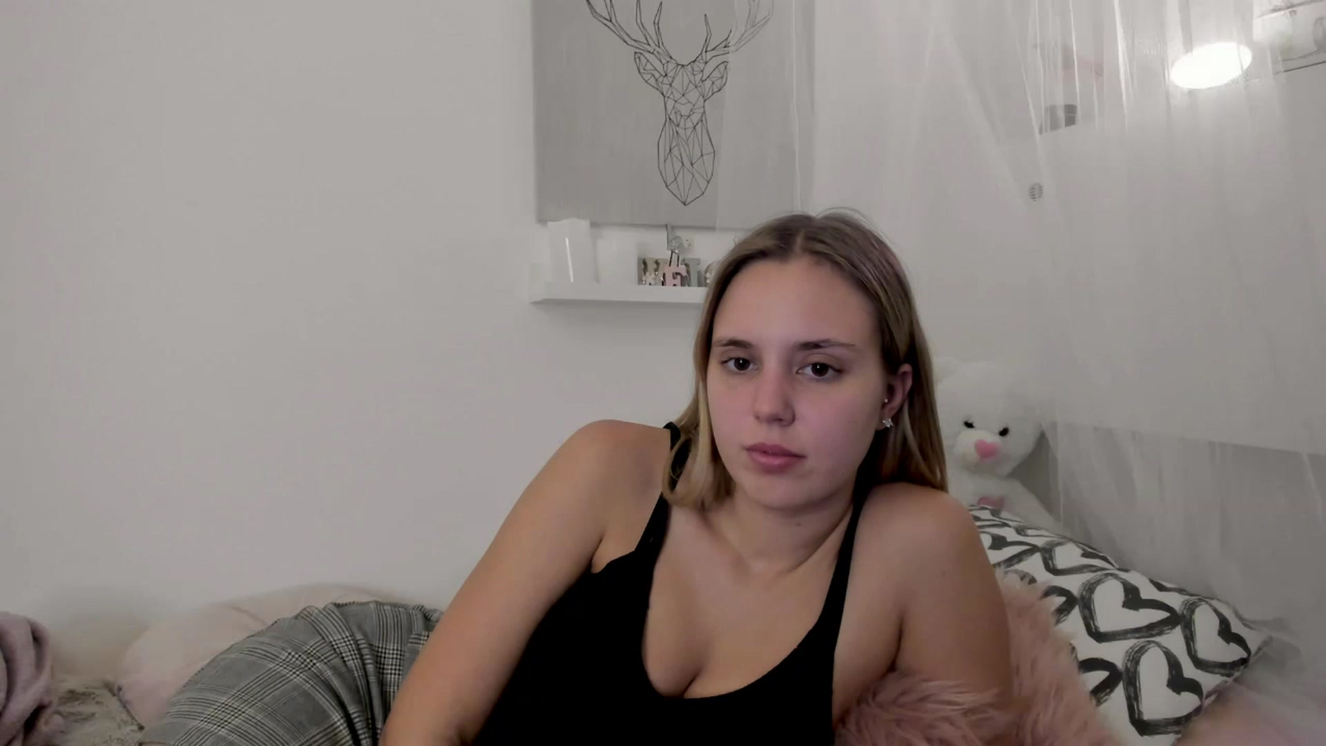 Gallery image thumbnail from Alena_Croft18's myfreecams stream on, 11/18/2022, 17:01 image 5 of 20