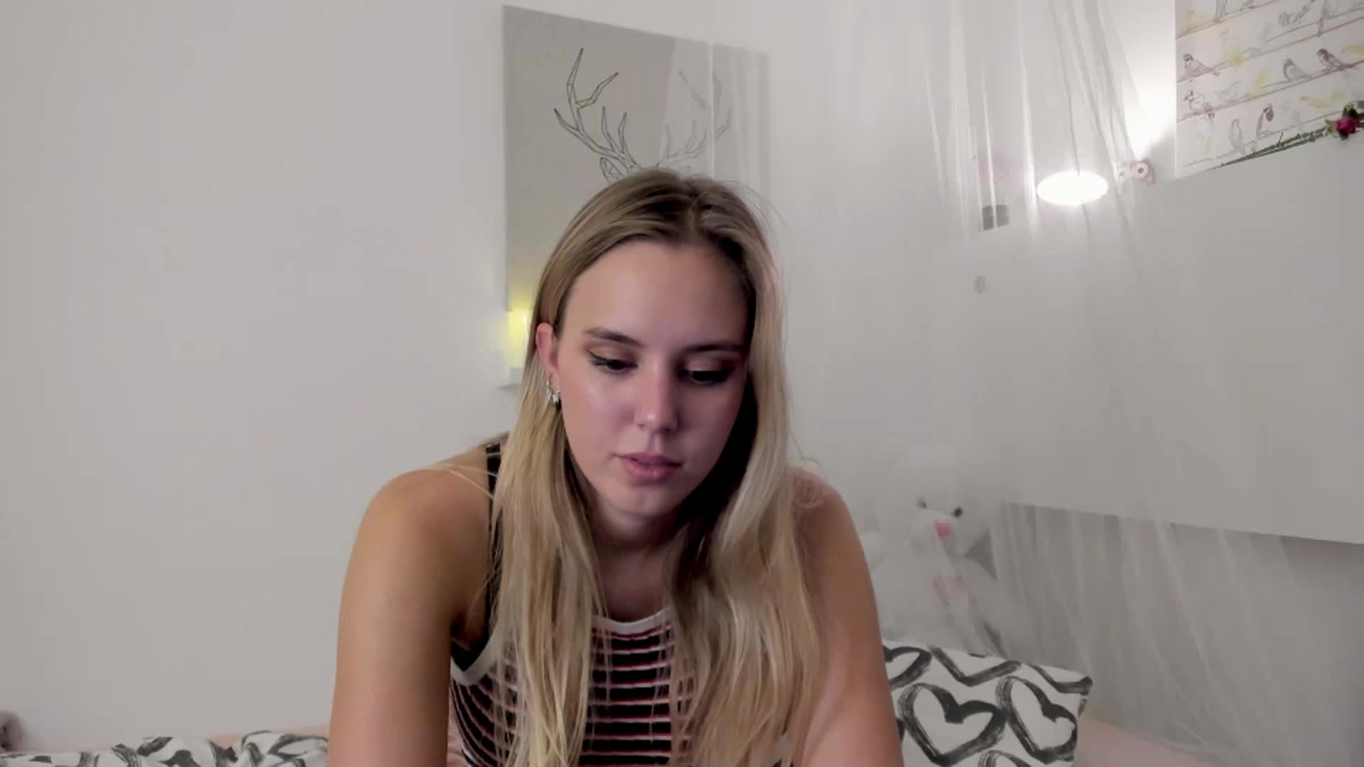 Gallery image thumbnail from Alena_Croft18's myfreecams stream on, 11/24/2022, 15:44 image 19 of 20
