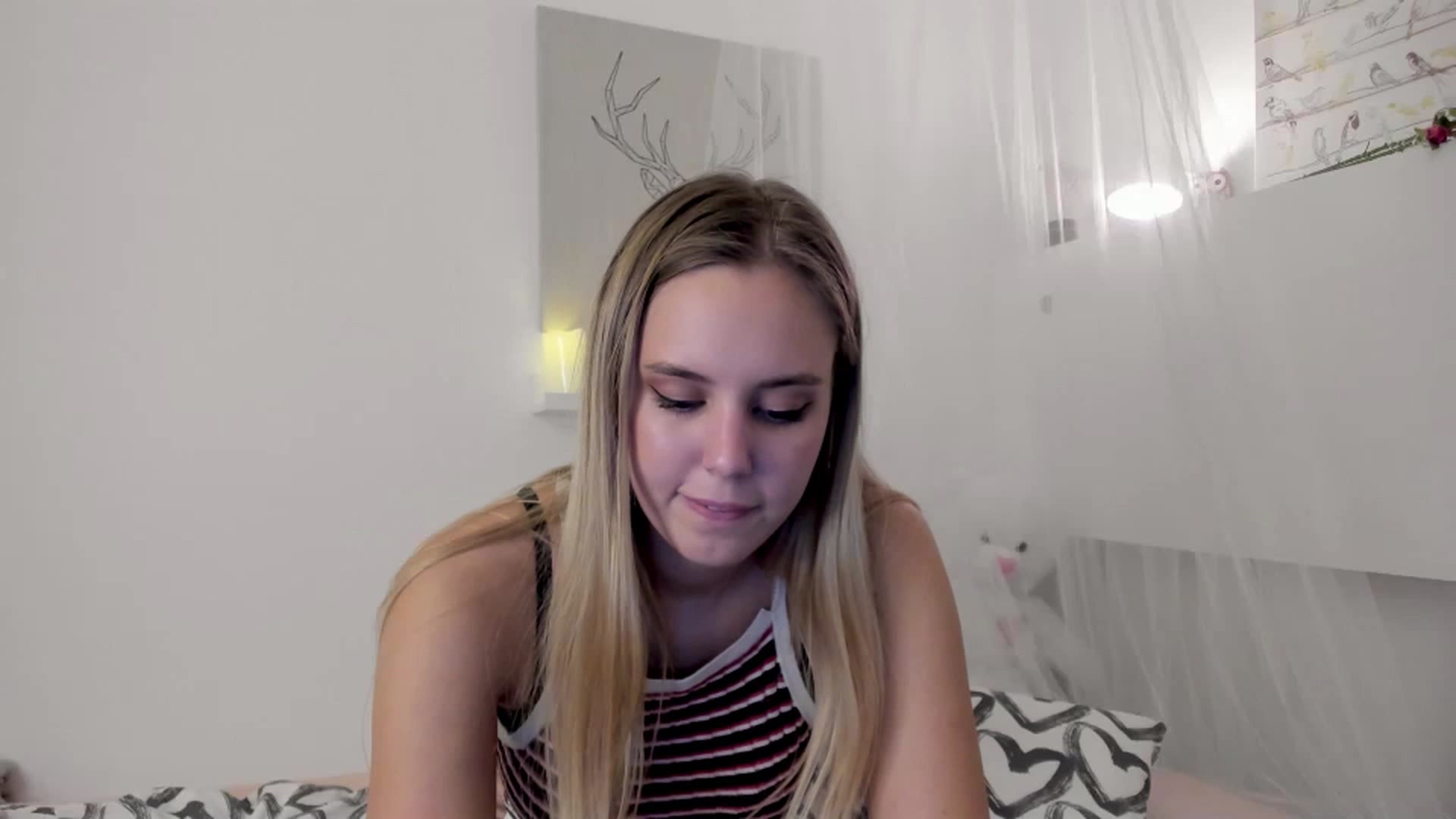 Gallery image thumbnail from Alena_Croft18's myfreecams stream on, 11/24/2022, 15:44 image 15 of 20