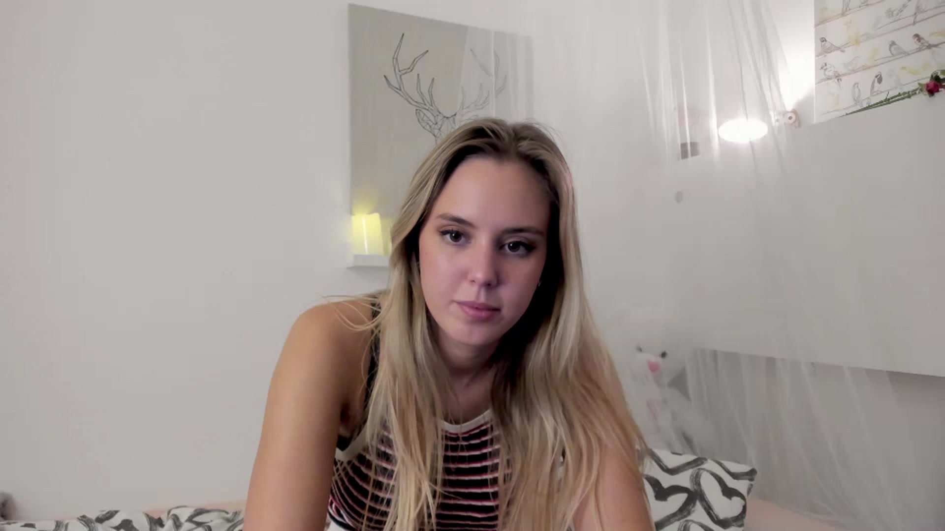 Gallery image thumbnail from Alena_Croft18's myfreecams stream on, 11/24/2022, 15:44 image 17 of 20