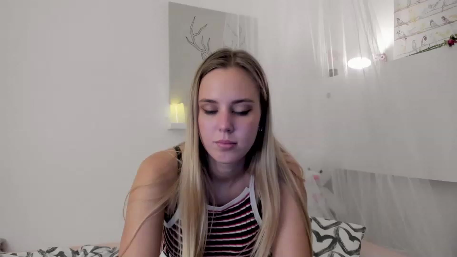 Gallery image thumbnail from Alena_Croft18's myfreecams stream on, 11/24/2022, 15:44 image 16 of 20