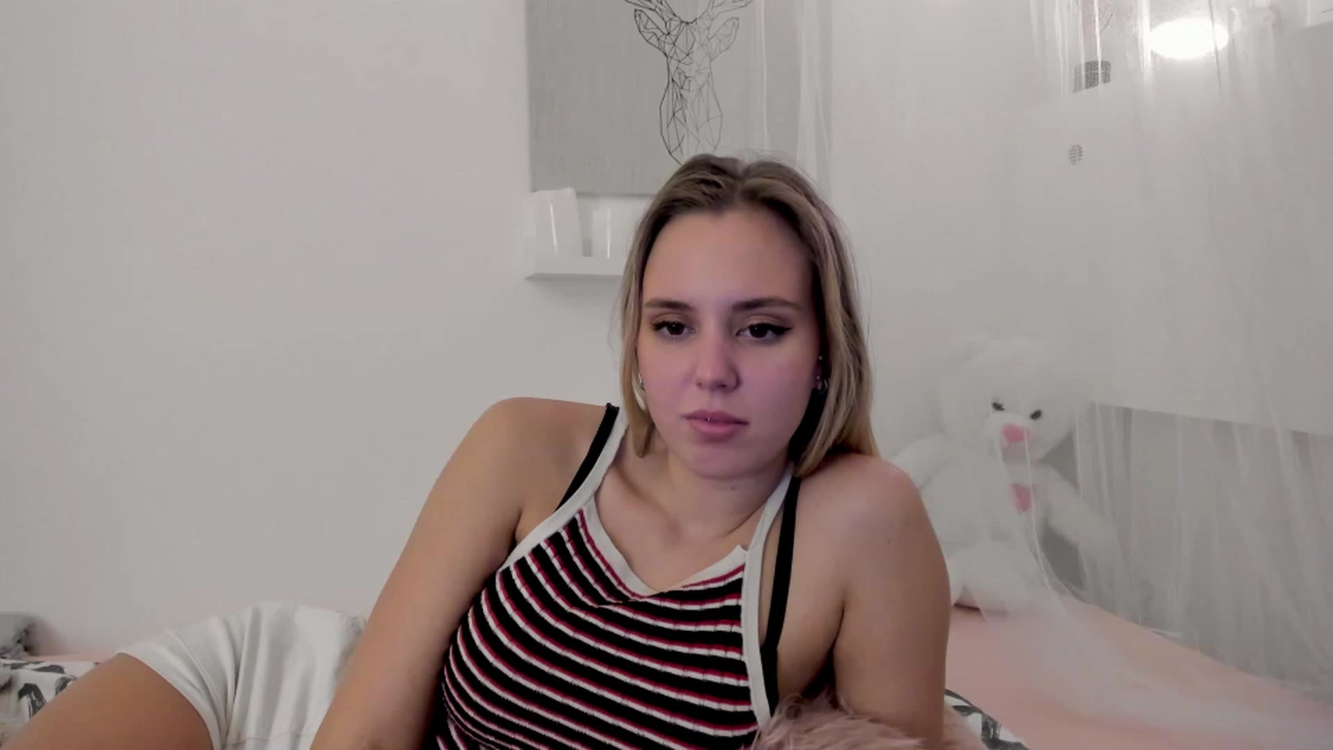 Gallery image thumbnail from Alena_Croft18's myfreecams stream on, 11/24/2022, 17:40 image 5 of 20