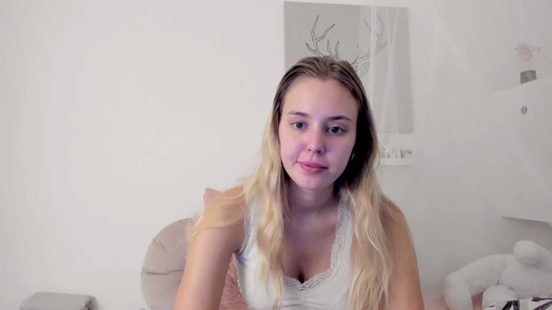 Gallery image thumbnail from Alena_Croft18's myfreecams stream on, 11/28/2022, 11:04 image 8 of 20