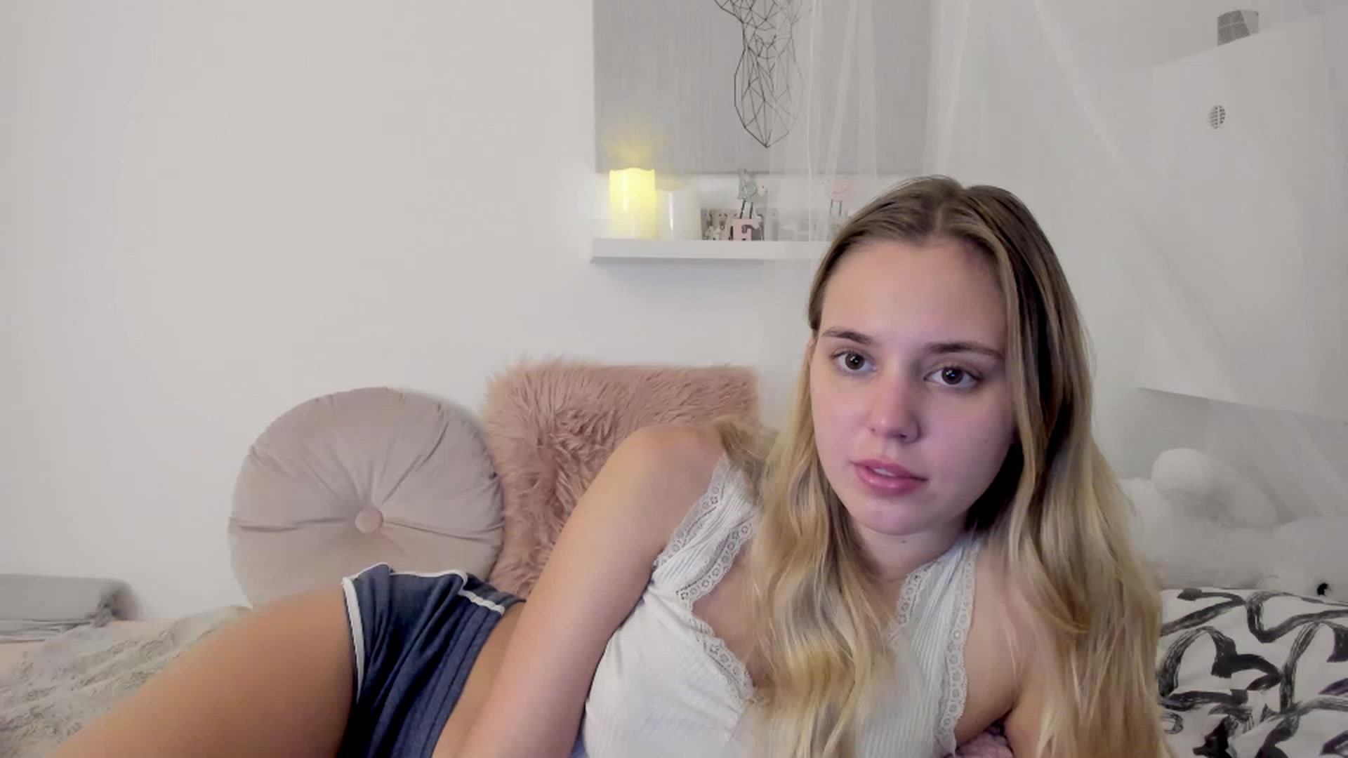 Gallery image thumbnail from Alena_Croft18's myfreecams stream on, 11/28/2022, 11:04 image 14 of 20