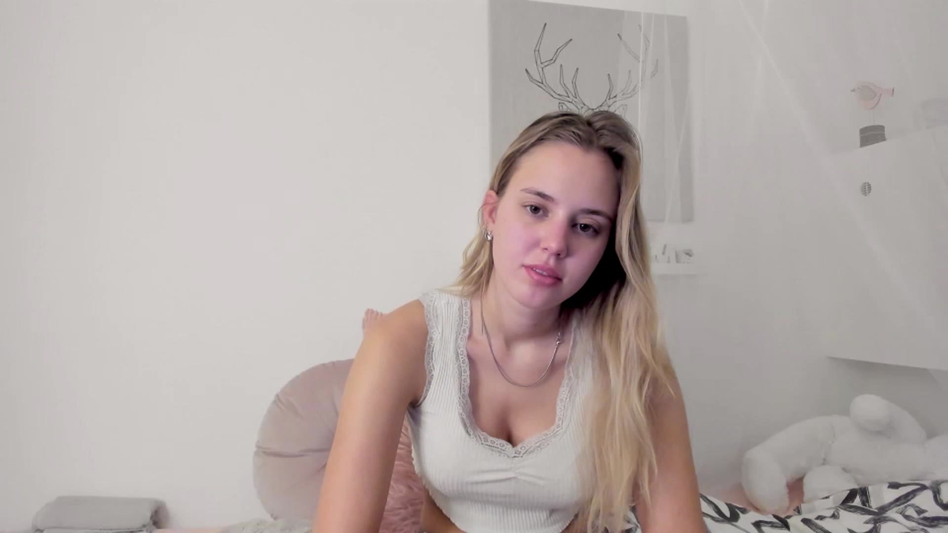 Gallery image thumbnail from Alena_Croft18's myfreecams stream on, 11/28/2022, 11:04 image 1 of 20