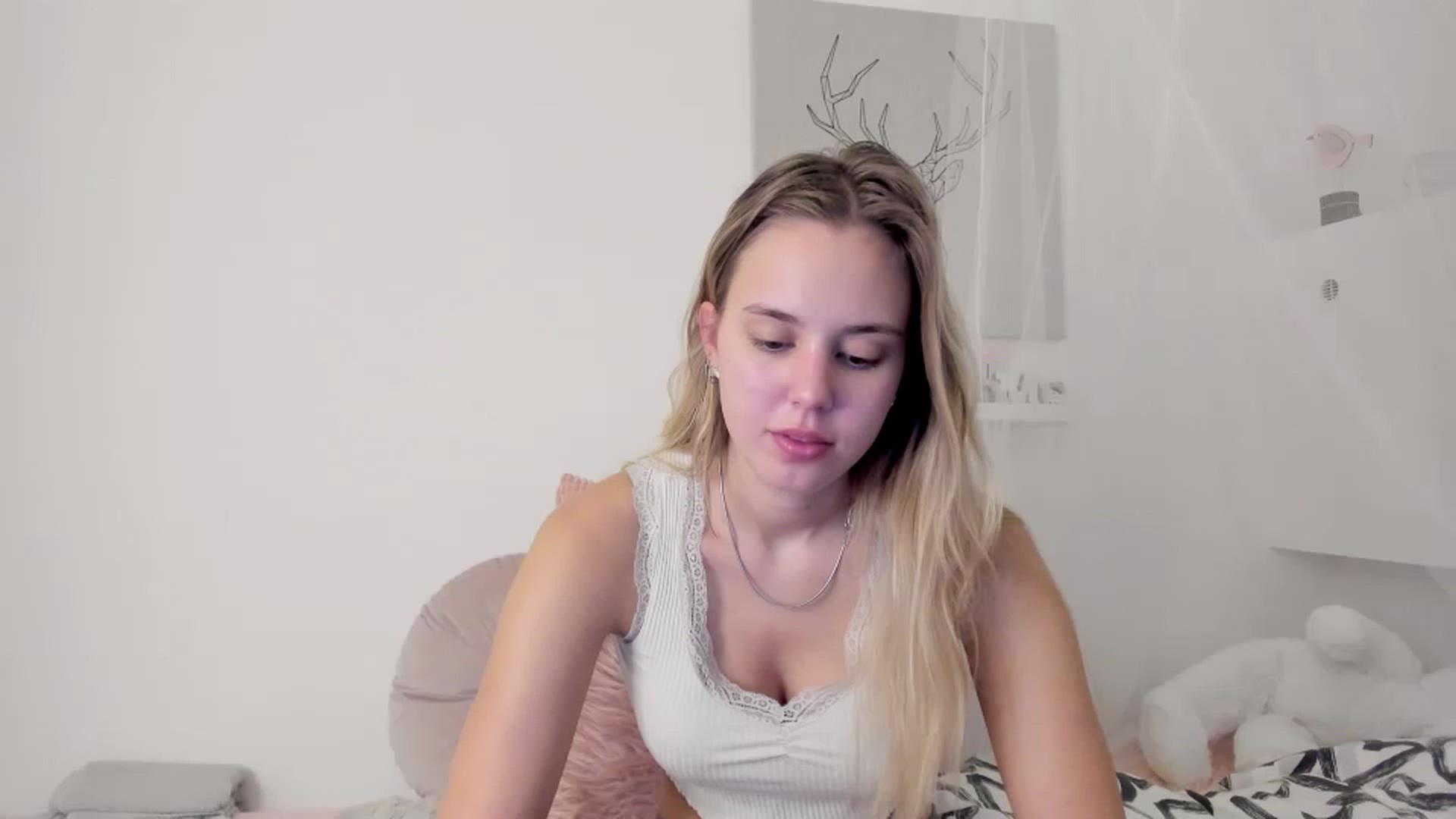 Gallery image thumbnail from Alena_Croft18's myfreecams stream on, 11/28/2022, 11:04 image 2 of 20
