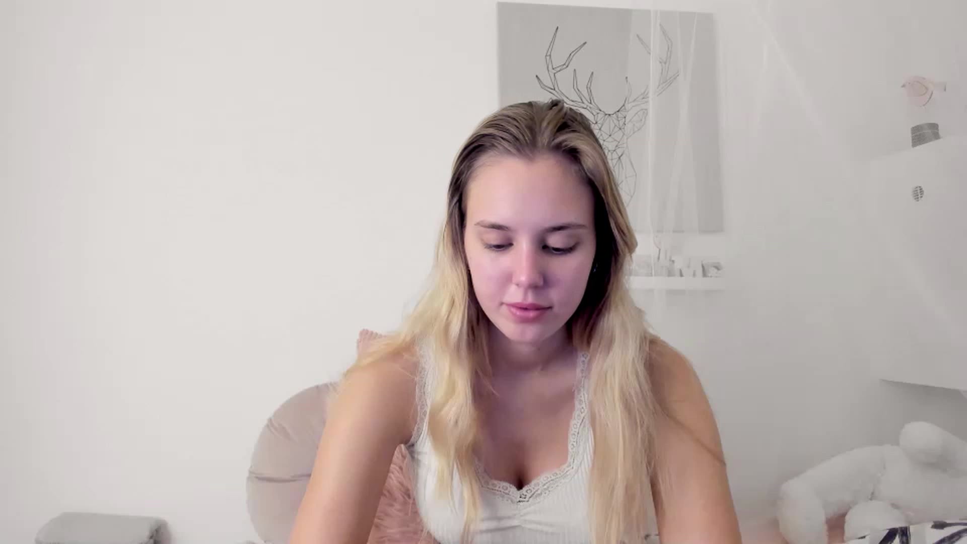 Gallery image thumbnail from Alena_Croft18's myfreecams stream on, 11/28/2022, 11:04 image 7 of 20