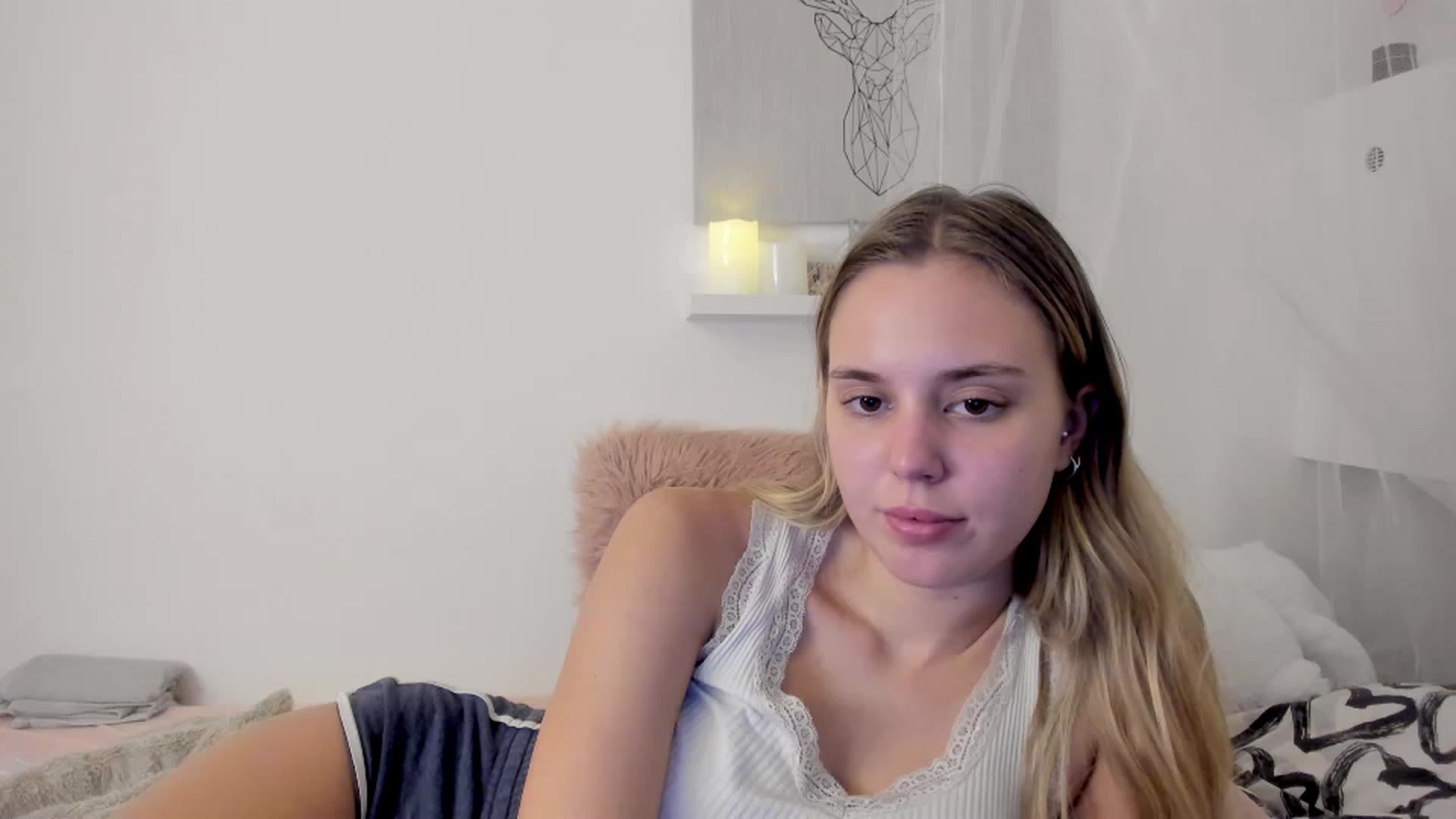 Gallery image thumbnail from Alena_Croft18's myfreecams stream on, 11/28/2022, 17:43 image 14 of 20