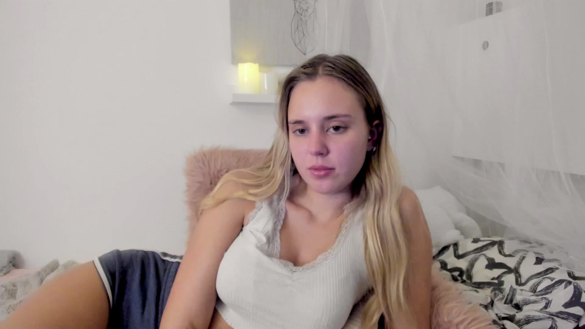 Gallery image thumbnail from Alena_Croft18's myfreecams stream on, 11/28/2022, 18:48 image 17 of 20