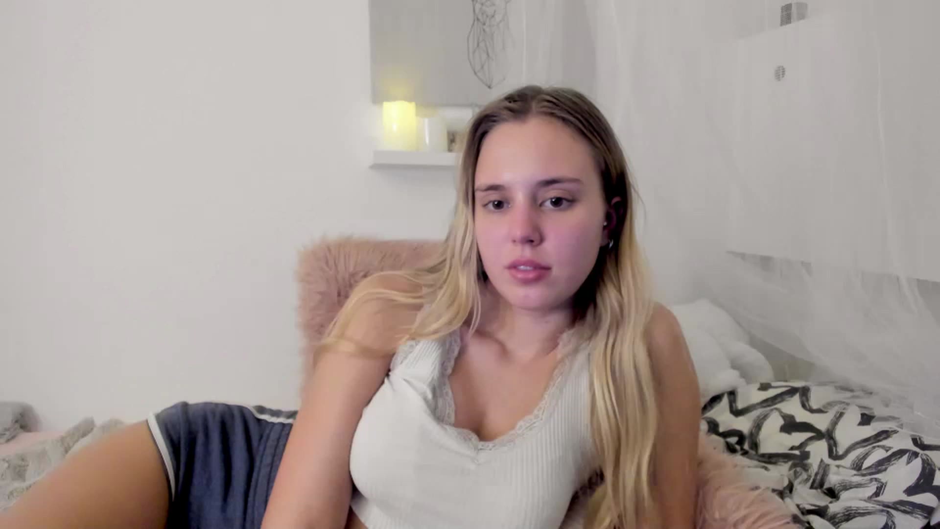 Gallery image thumbnail from Alena_Croft18's myfreecams stream on, 11/28/2022, 18:48 image 18 of 20