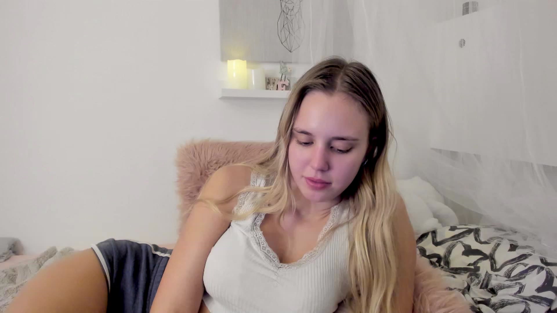 Gallery image thumbnail from Alena_Croft18's myfreecams stream on, 11/28/2022, 18:48 image 19 of 20