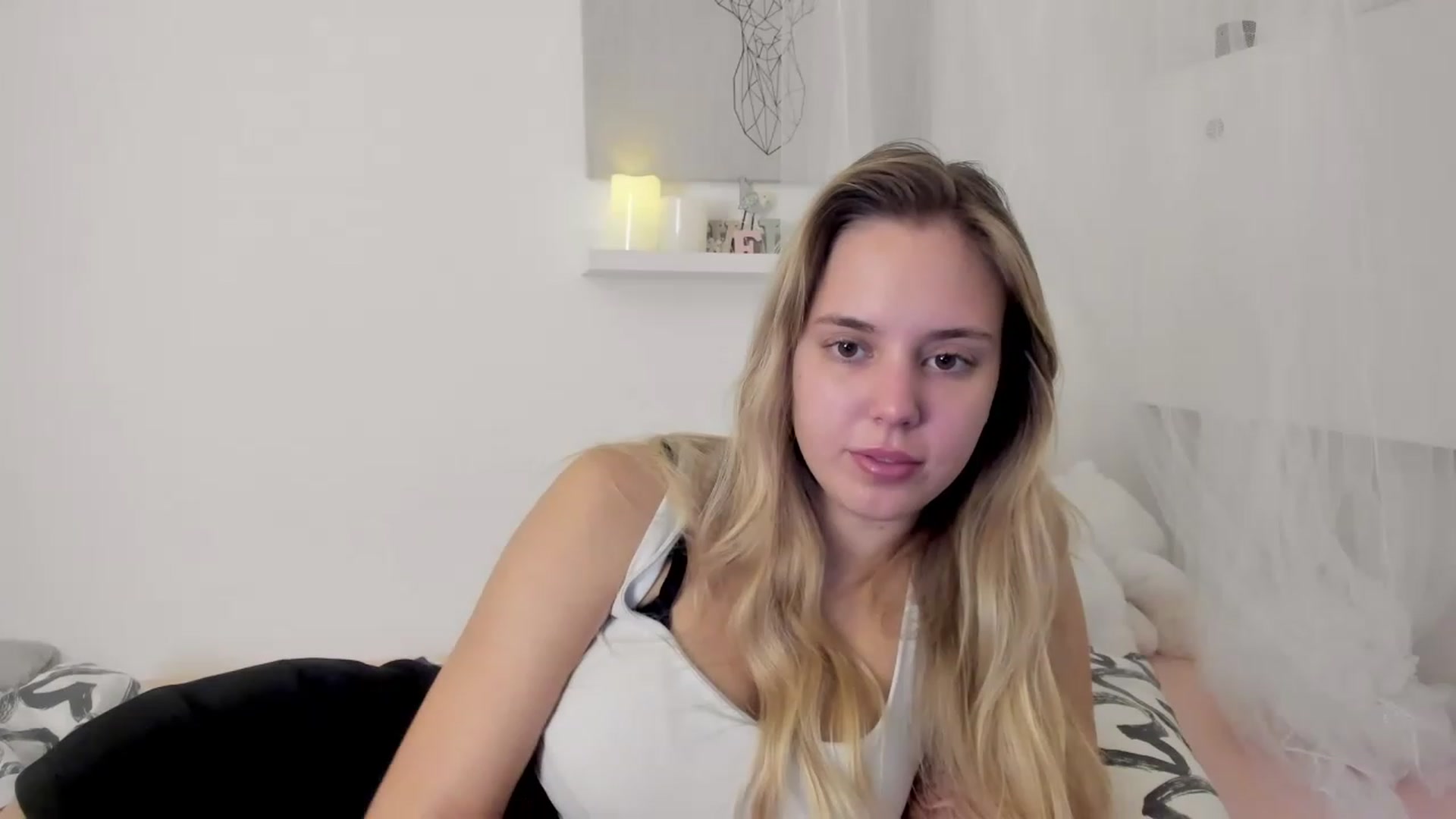 Gallery image thumbnail from Alena_Croft18's myfreecams stream on, 11/29/2022, 10:39 image 4 of 20