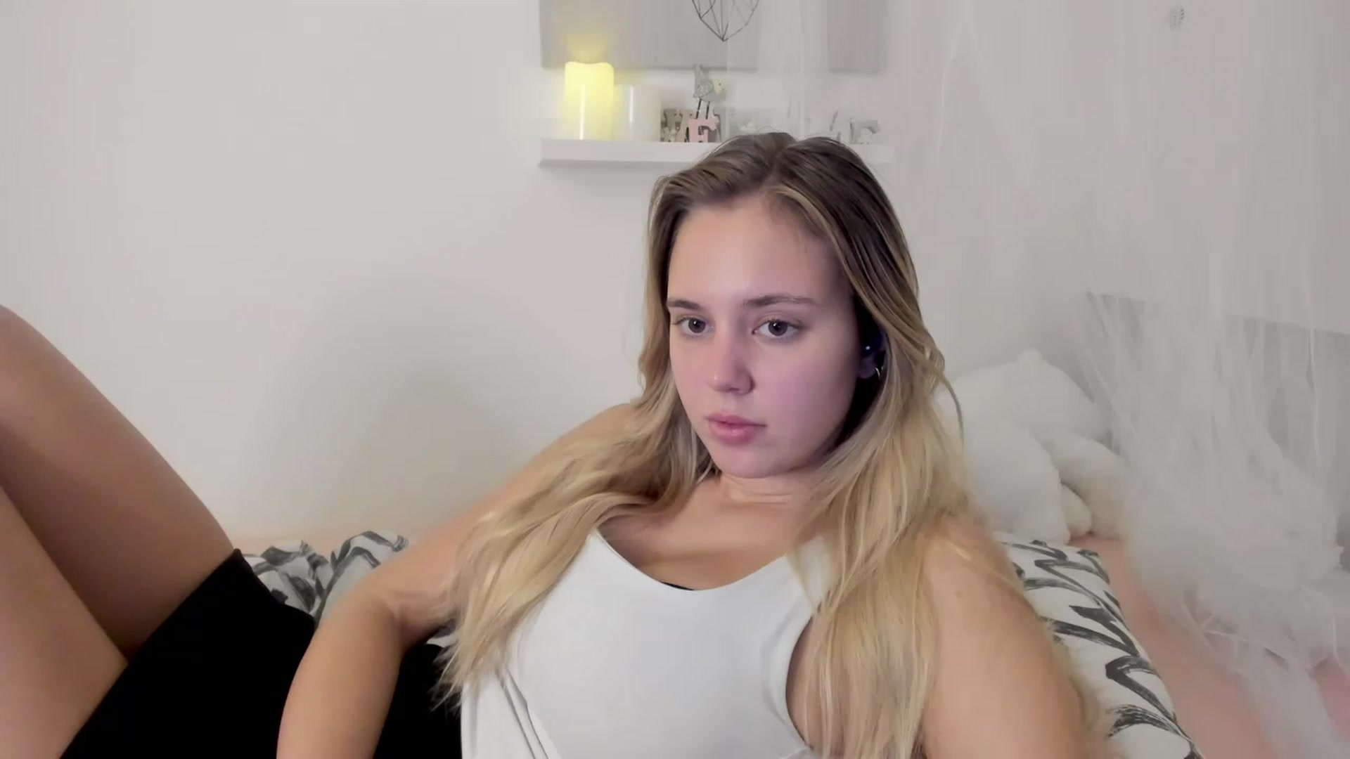 Gallery image thumbnail from Alena_Croft18's myfreecams stream on, 11/29/2022, 10:39 image 20 of 20